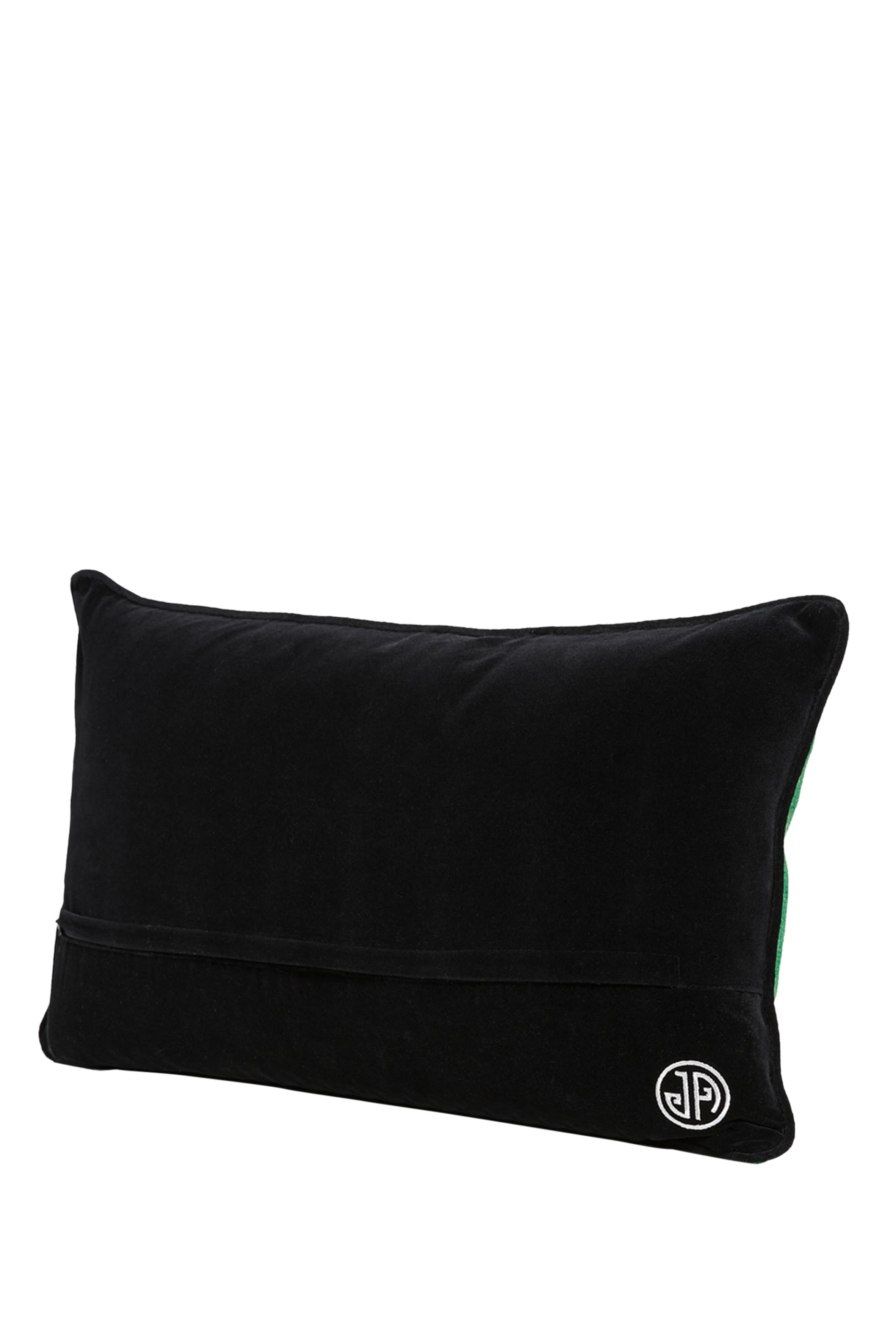 وسادة مطرزة بنمر