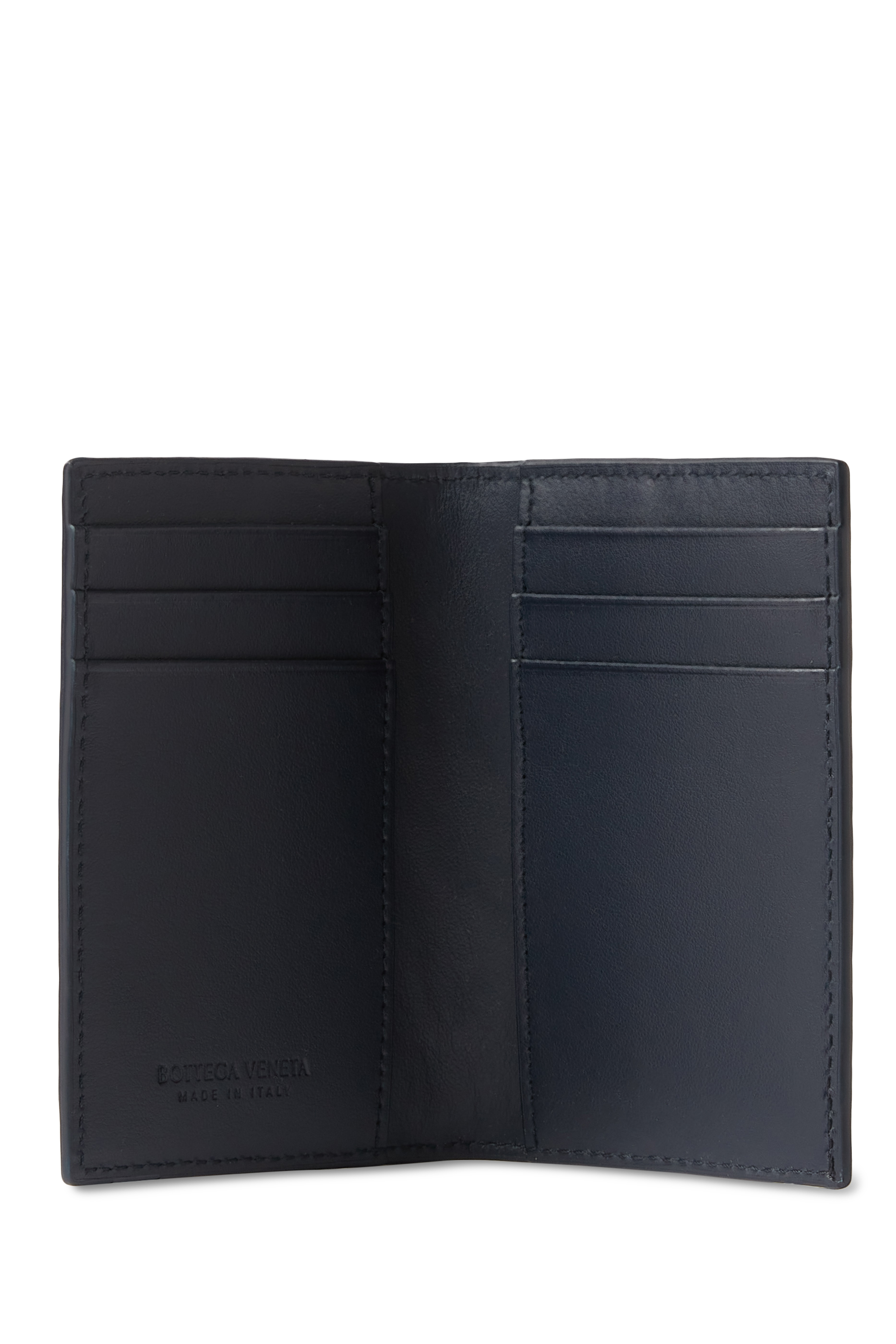 حافظة بطاقات ثنائية الطي بتصميم مجدول