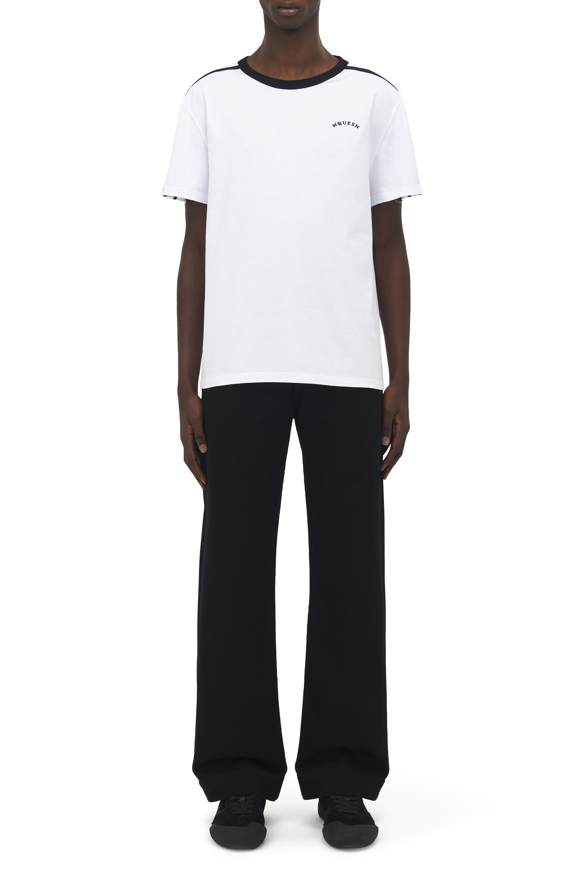 تيشيرت بشعار الماركة