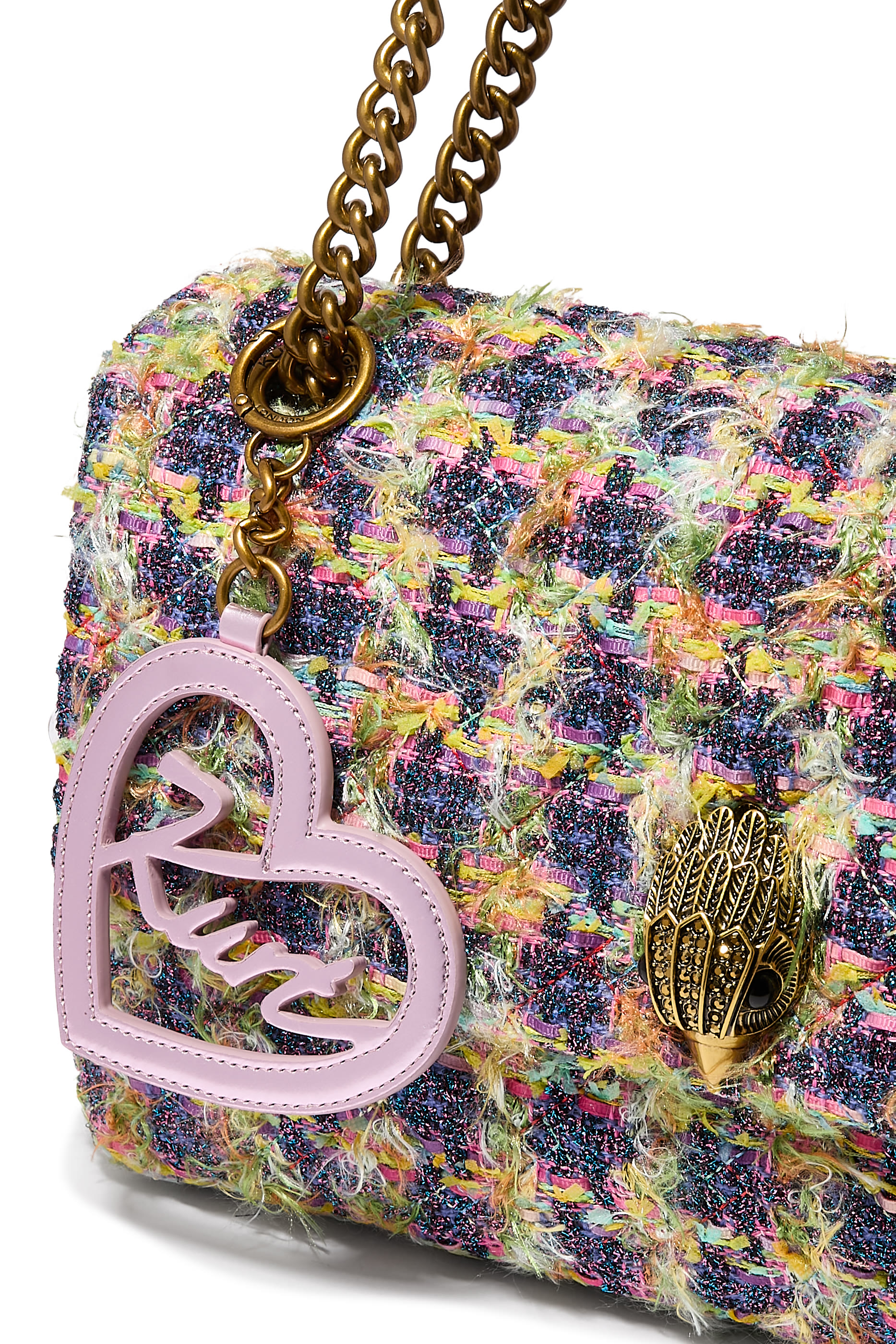 حلية بتصميم قلب بشعار الماركة