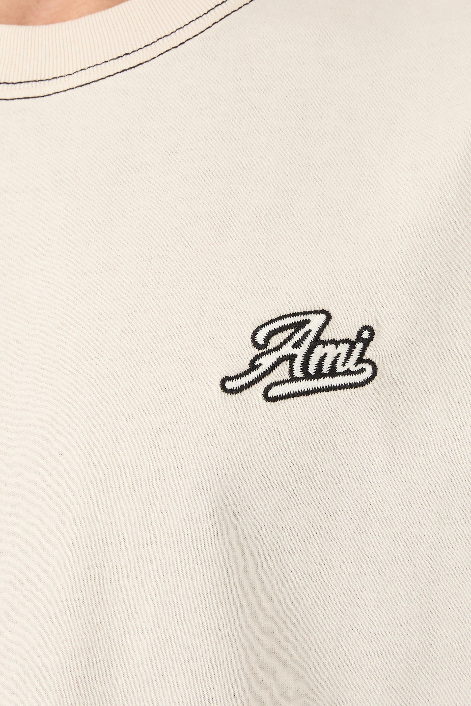 تيشيرت بشعار الماركة