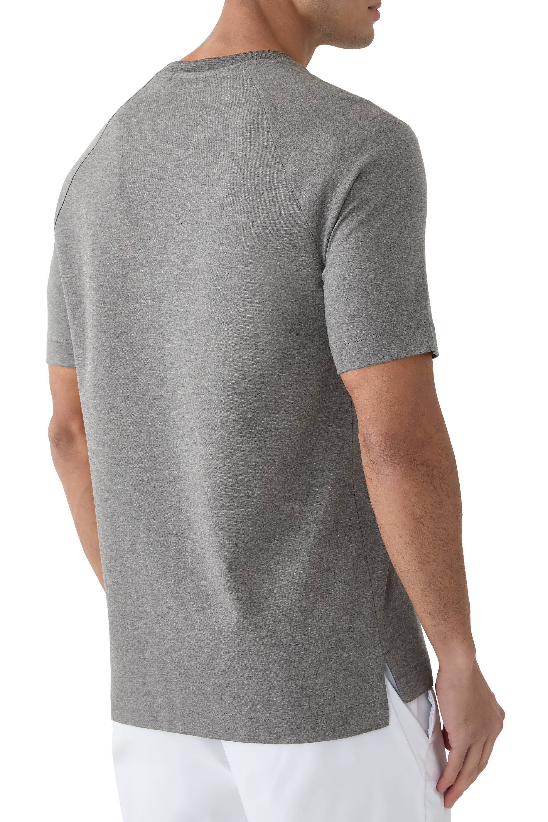 تيشيرت بأكمام قصيرة