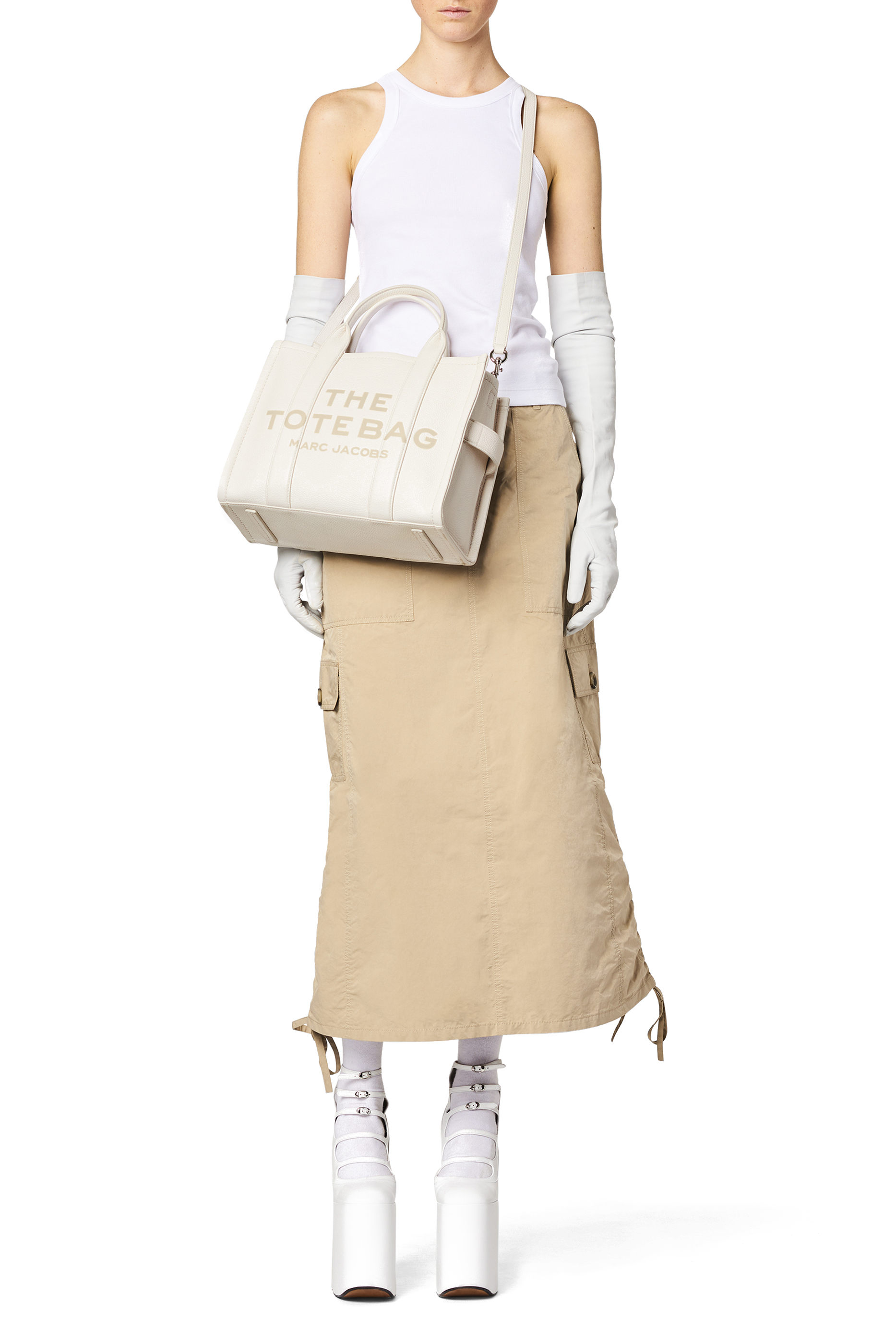 حقيبة يد جلد متوسطة الحجم