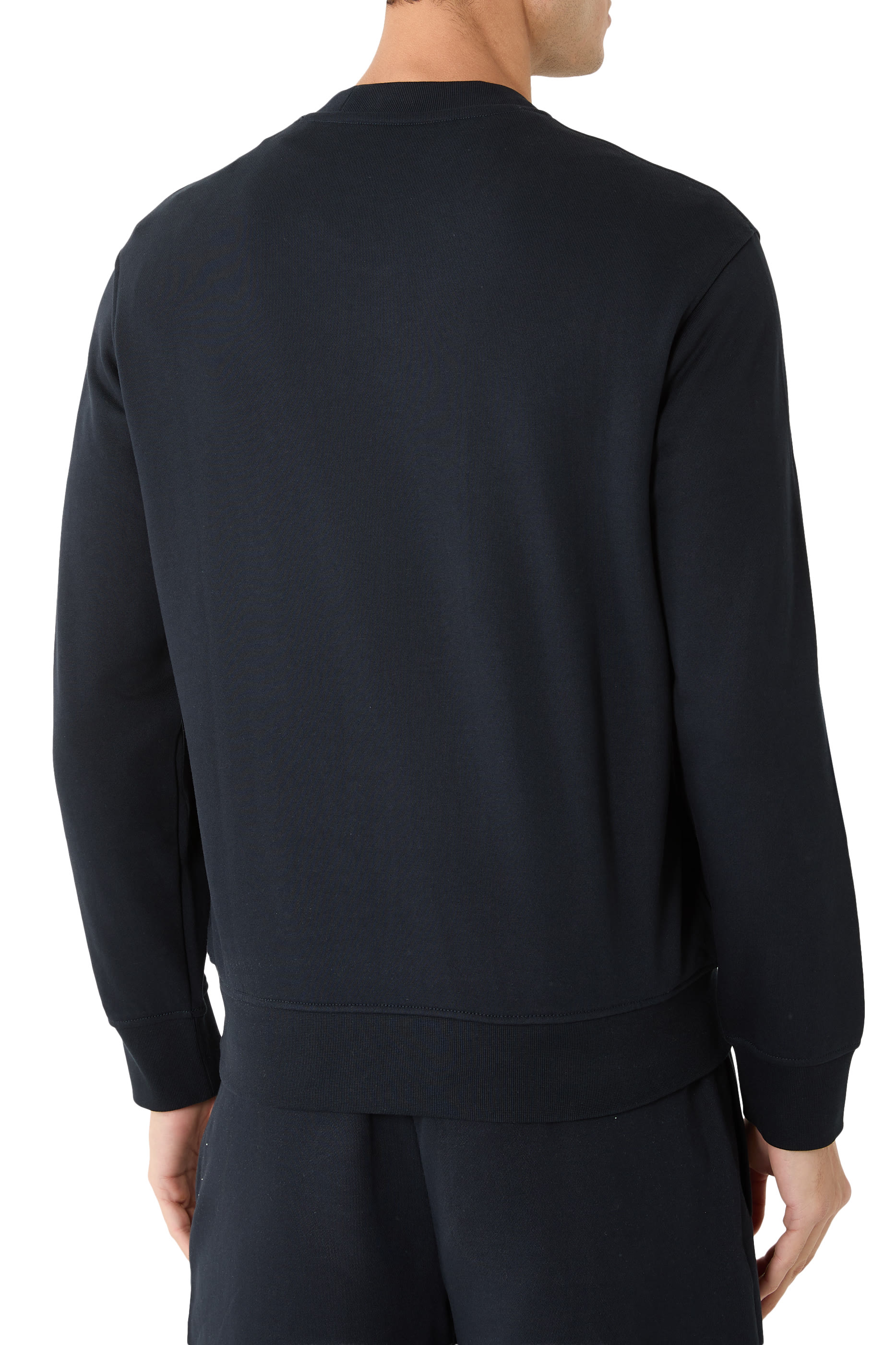 سويت شيرت بياقة ضيقة وشعار الماركة