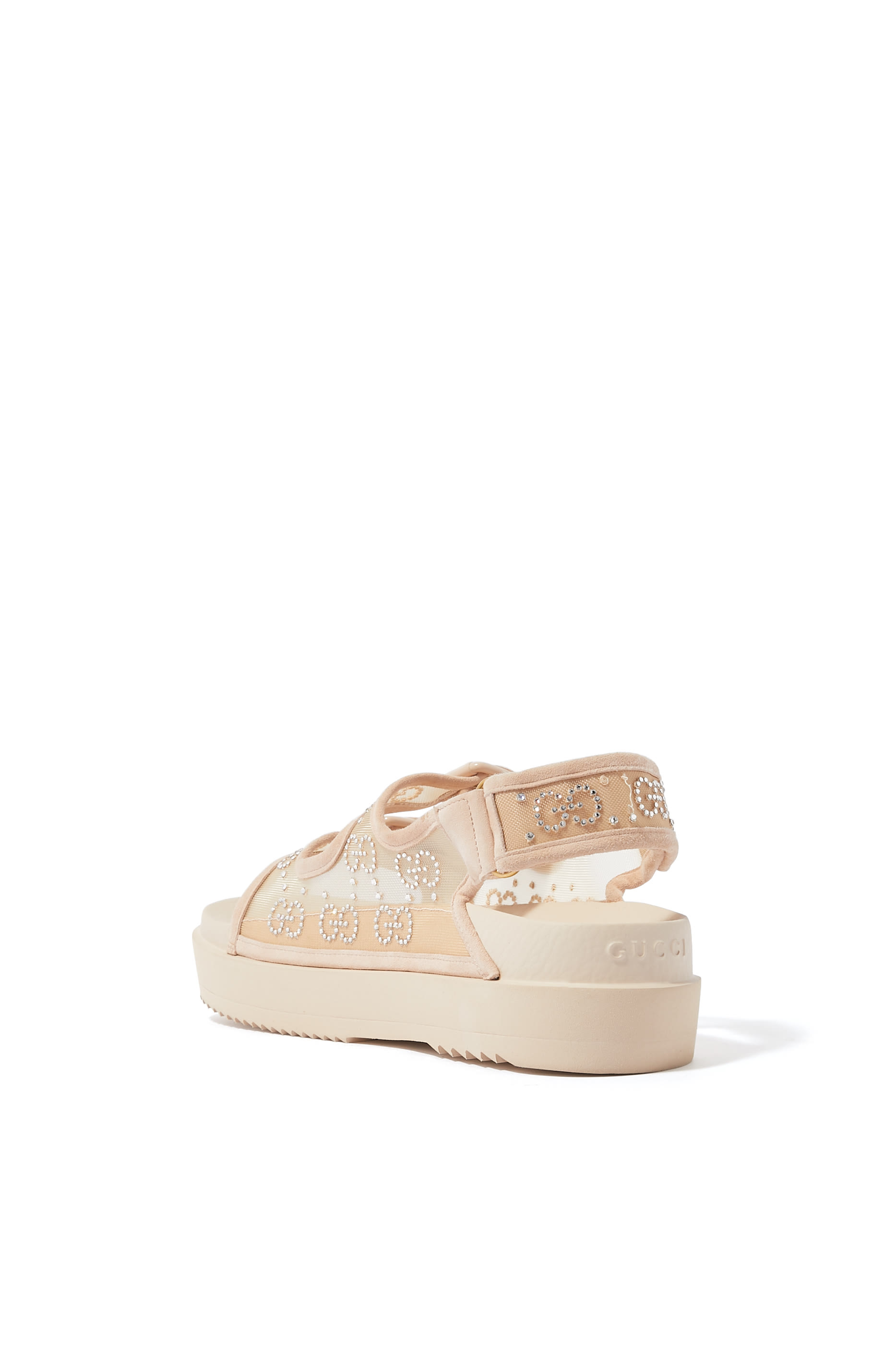 صندل قماش شبكي مرصع بالكريستال بشعار حرفي الماركة