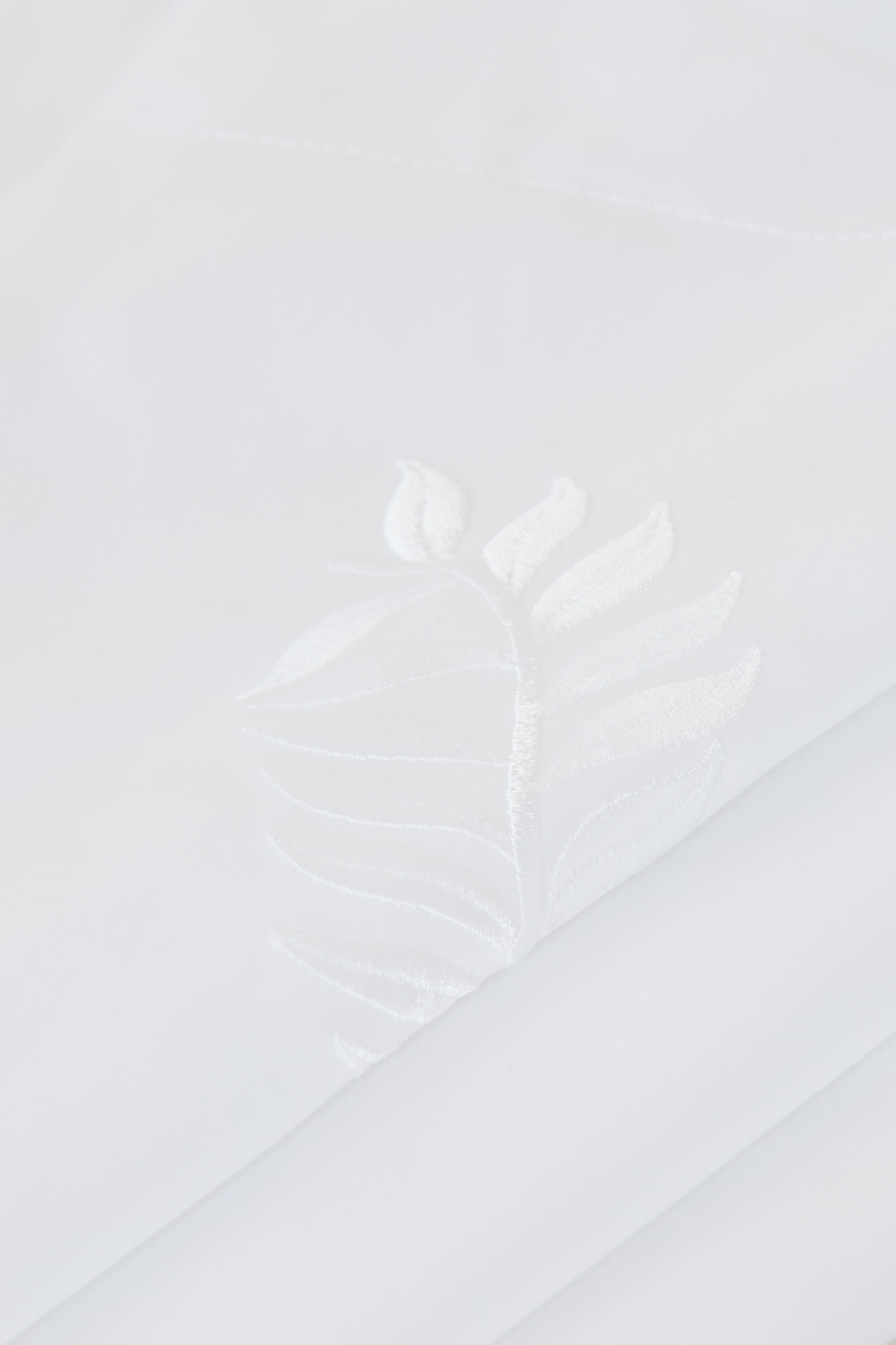 غطاء وسادة مربع بتطريز إكليل غار ساتن بكثافة 600 خيط