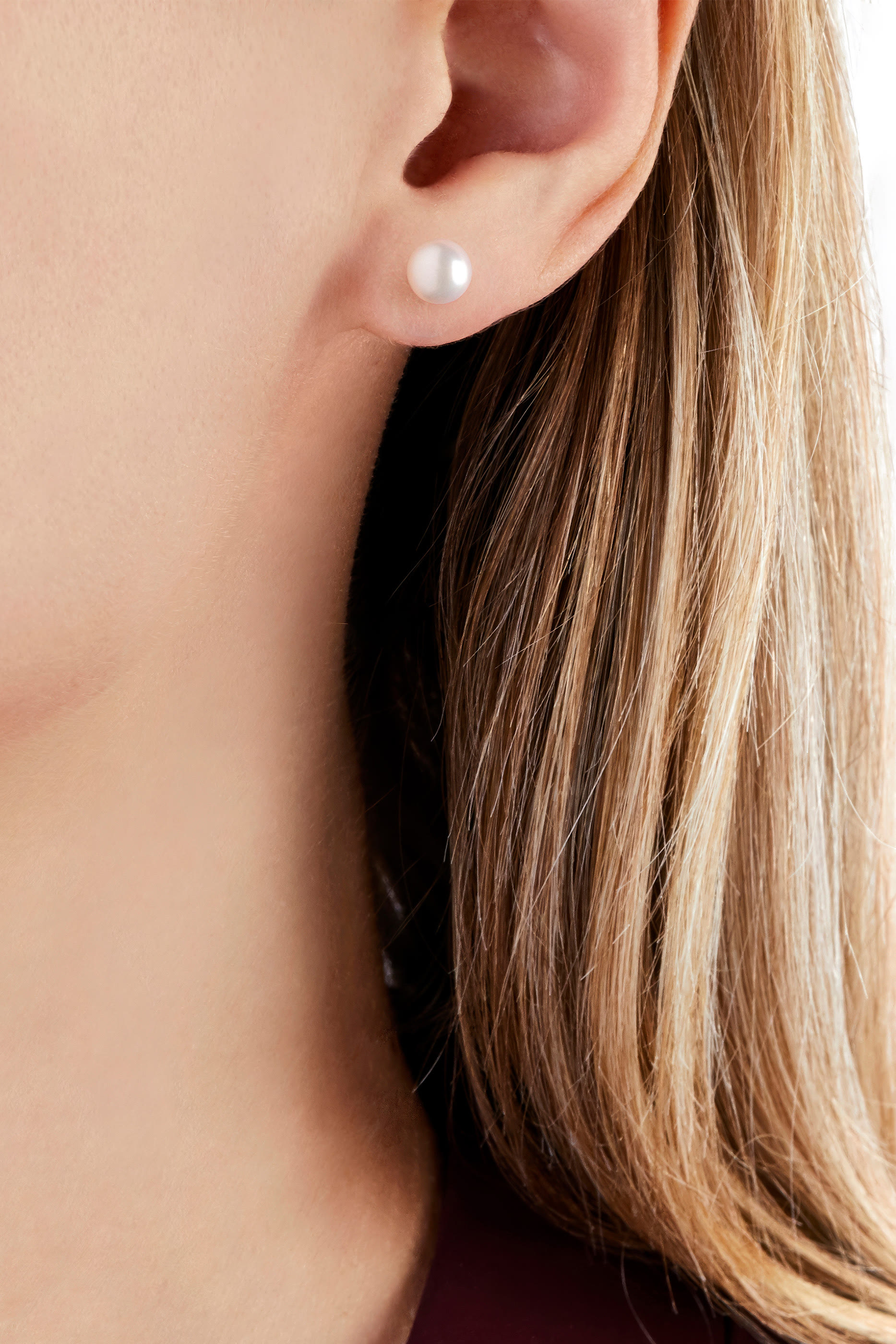 أقراط كلاسيك مرصعة بلؤلؤ مقاس7 مم ذهب أصفر عيار 18