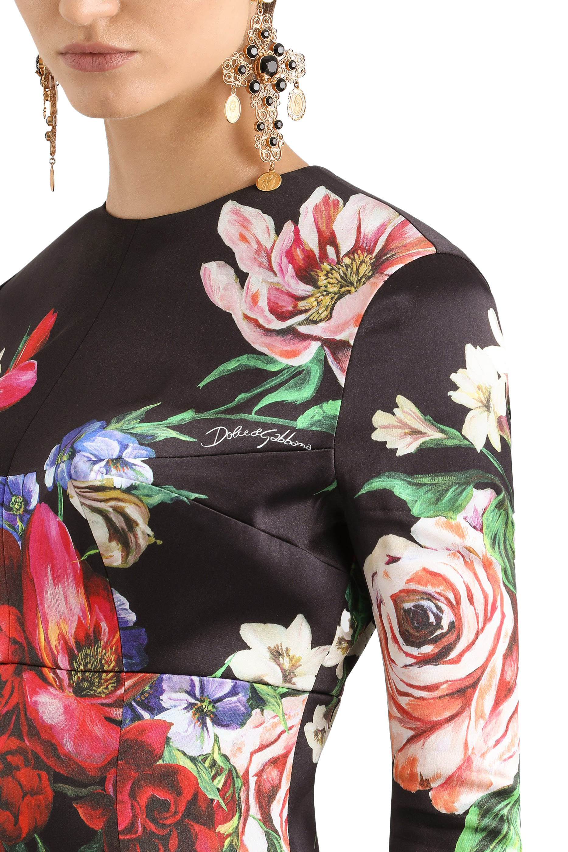 فستان متوسط الطول بياقة مستديرة ونقشة ستان