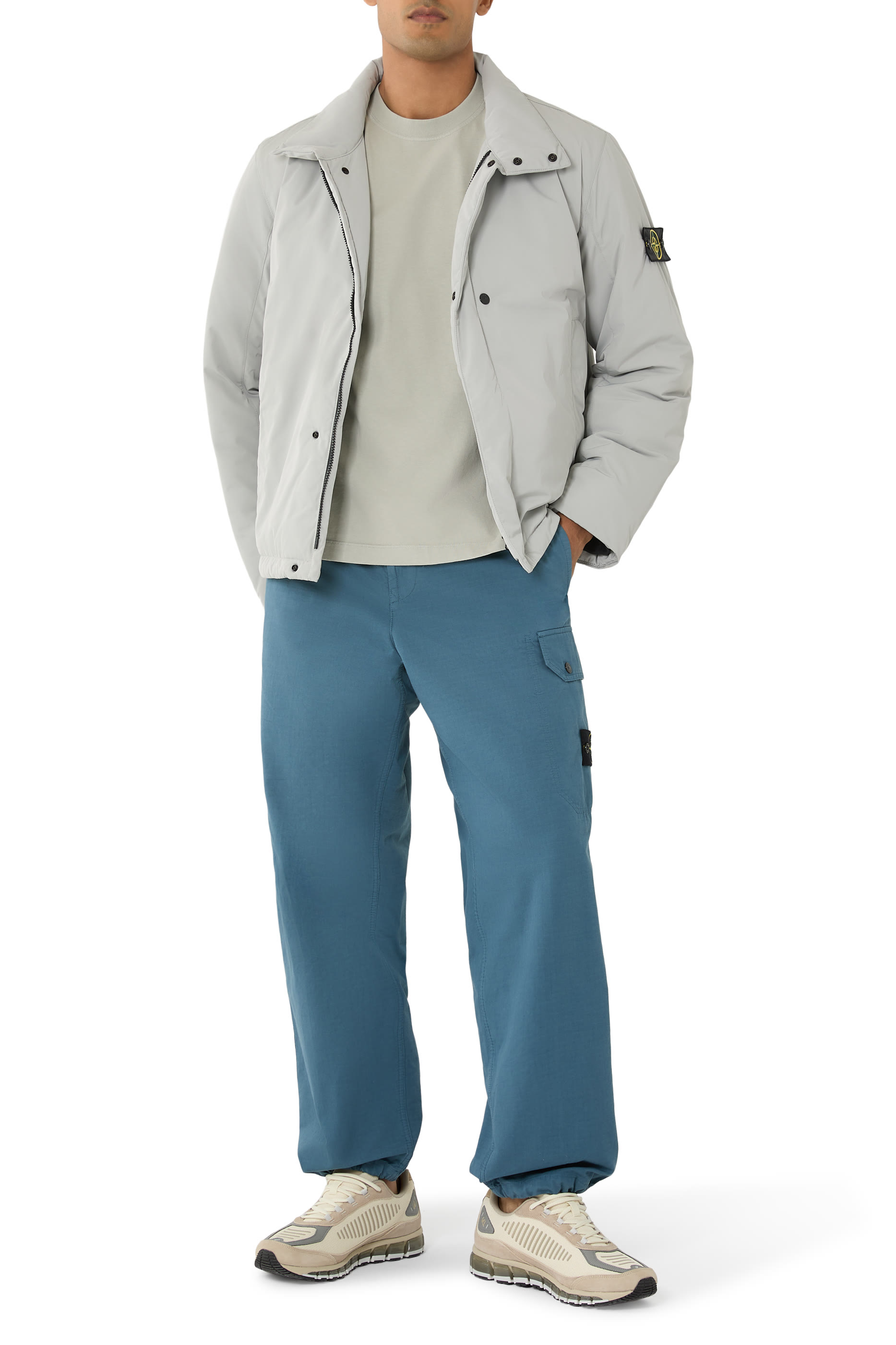 بنطال بقصة واسعة ورباط تضييق