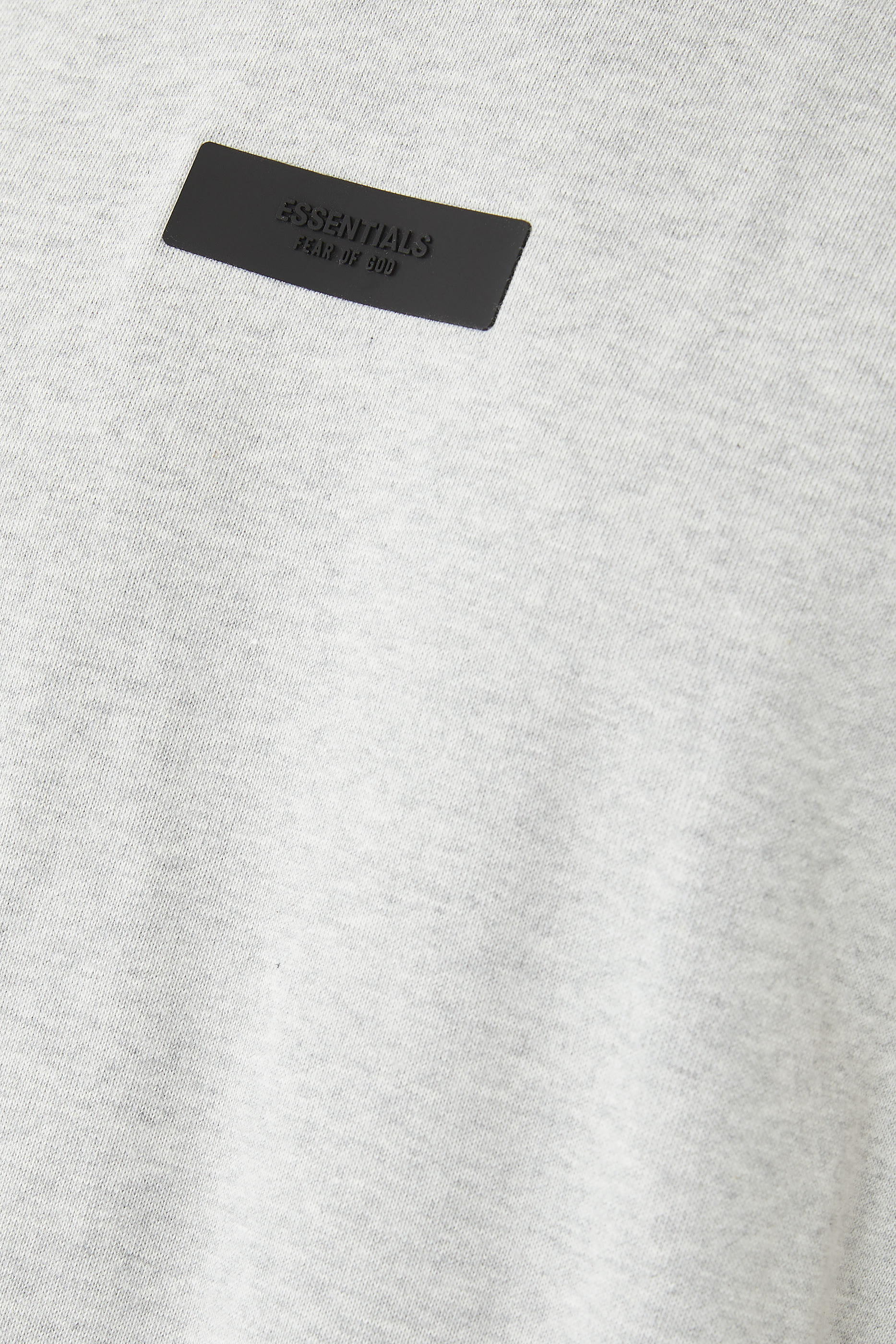 تيشيرت بلا أكمام بشعار اسنشالز