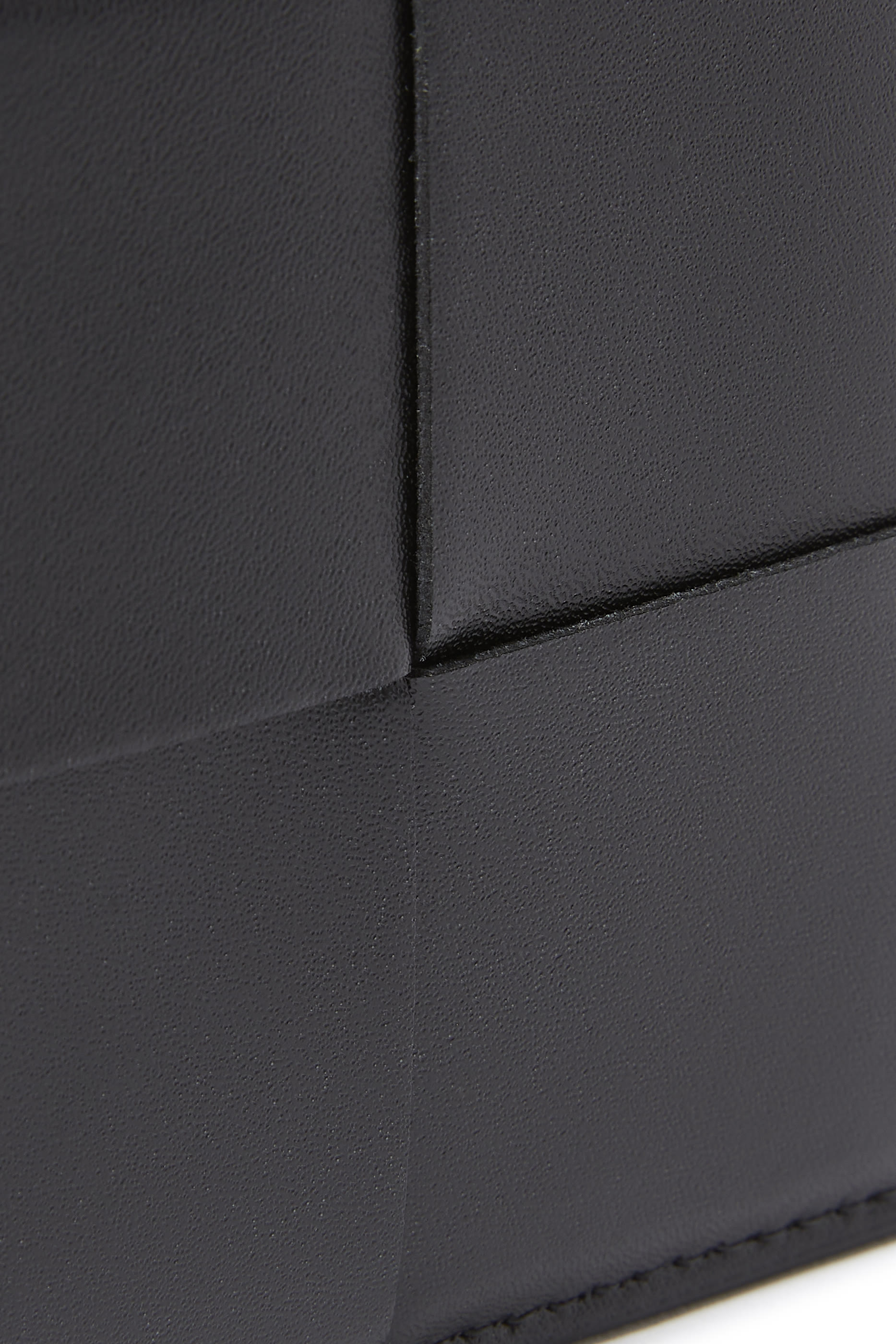 محفظة كاسيت جلد ثنائية الطيّ