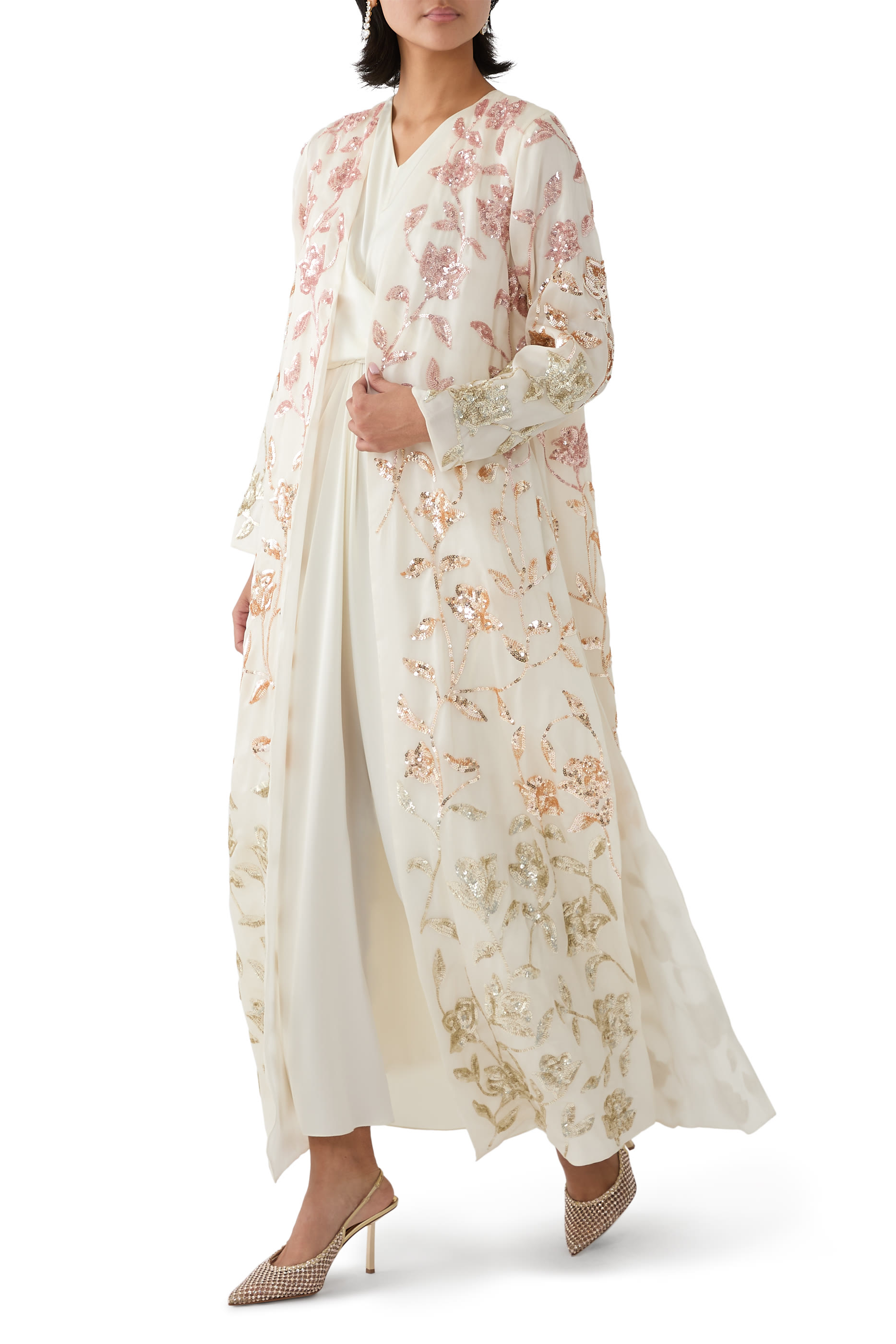 كاب أورجانزا مطرز كليا بالترتر مع فستان داخلي