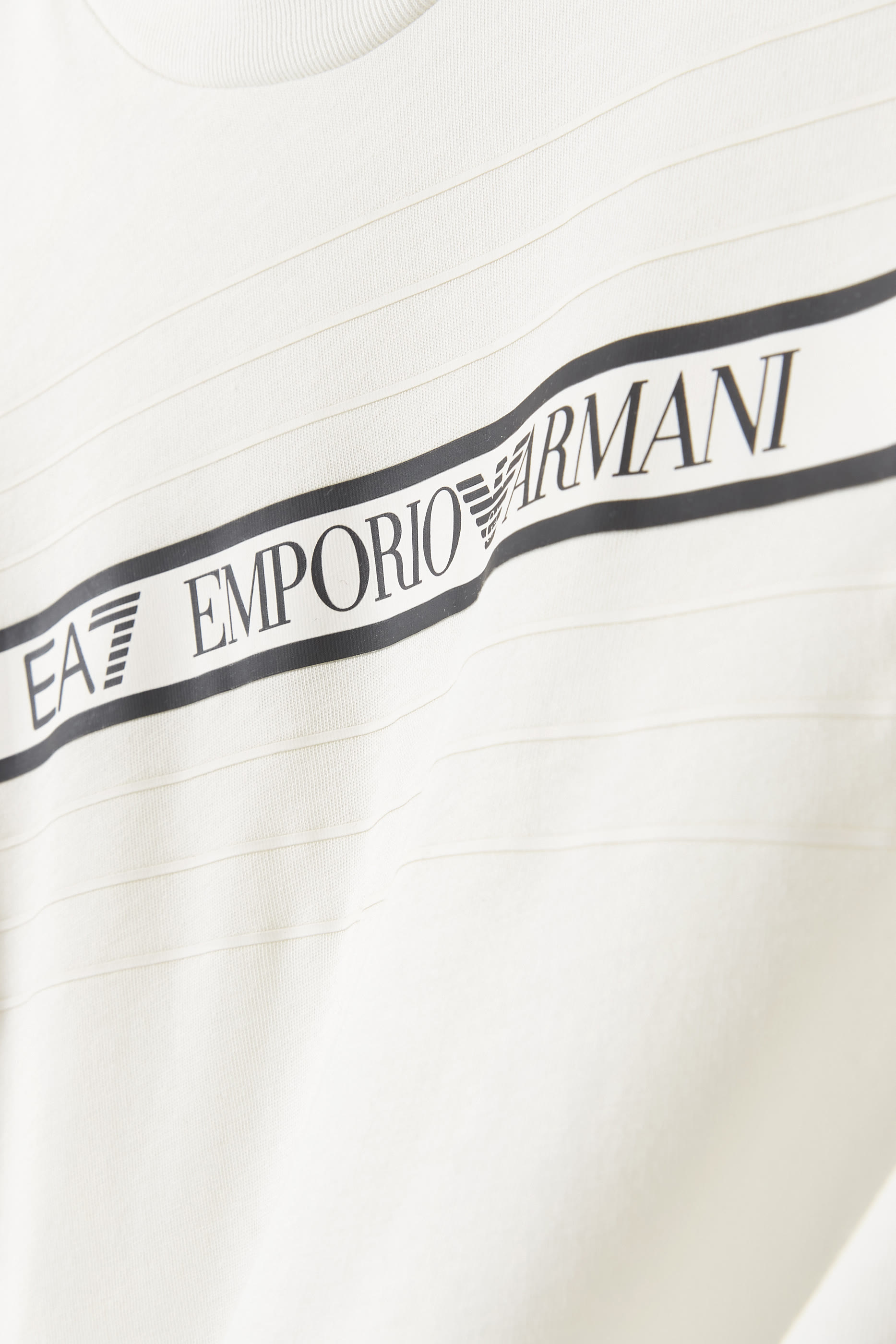 تيشيرت بشعار الماركة للأطفال