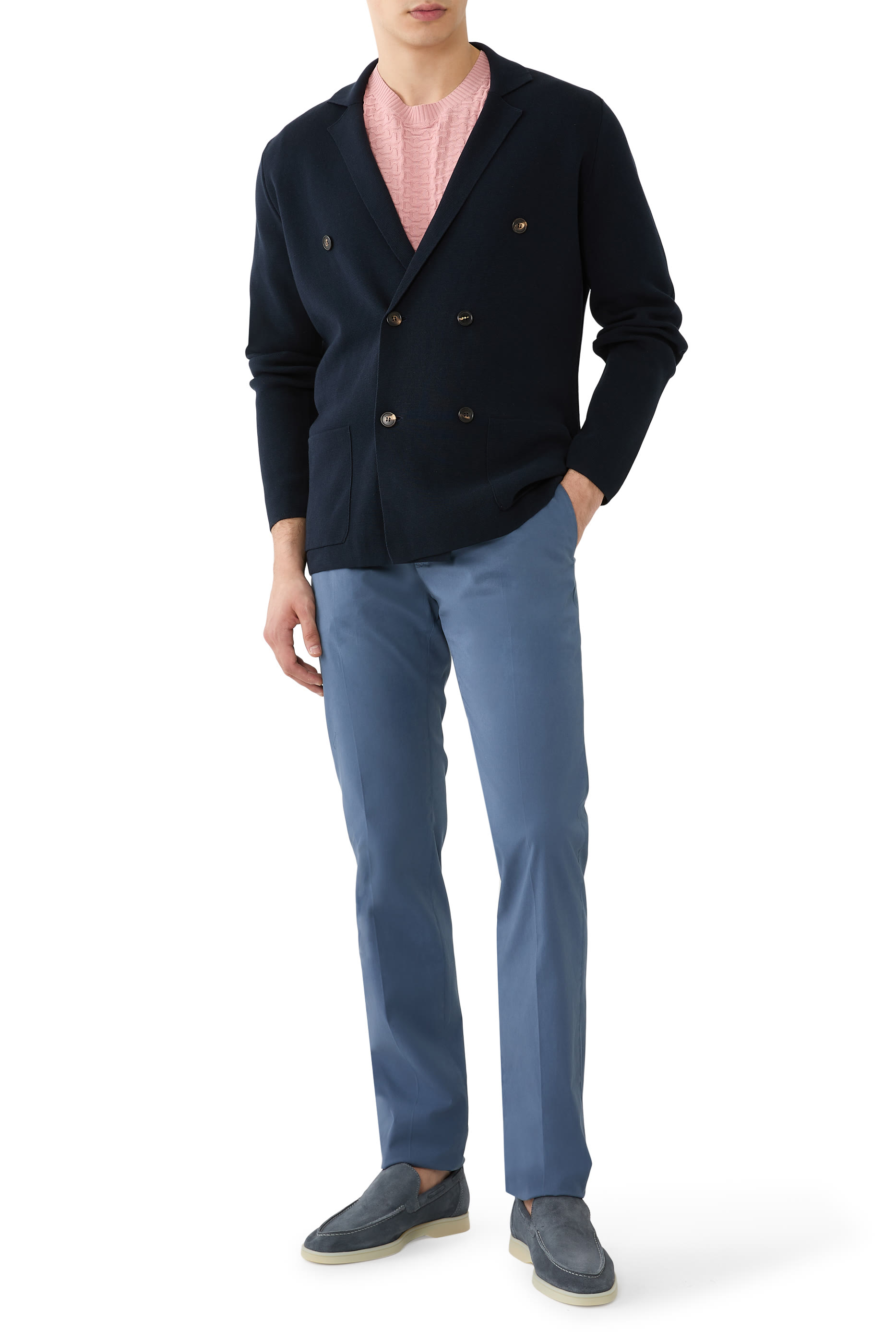 بنطال بشعار الماركة بقصة ضيقة