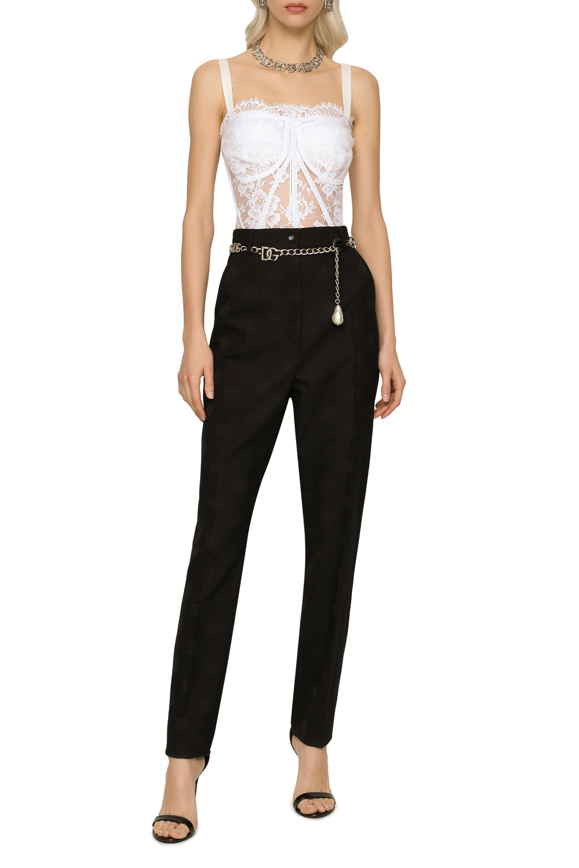 بلوزة بتصميم صدرية دانتيل