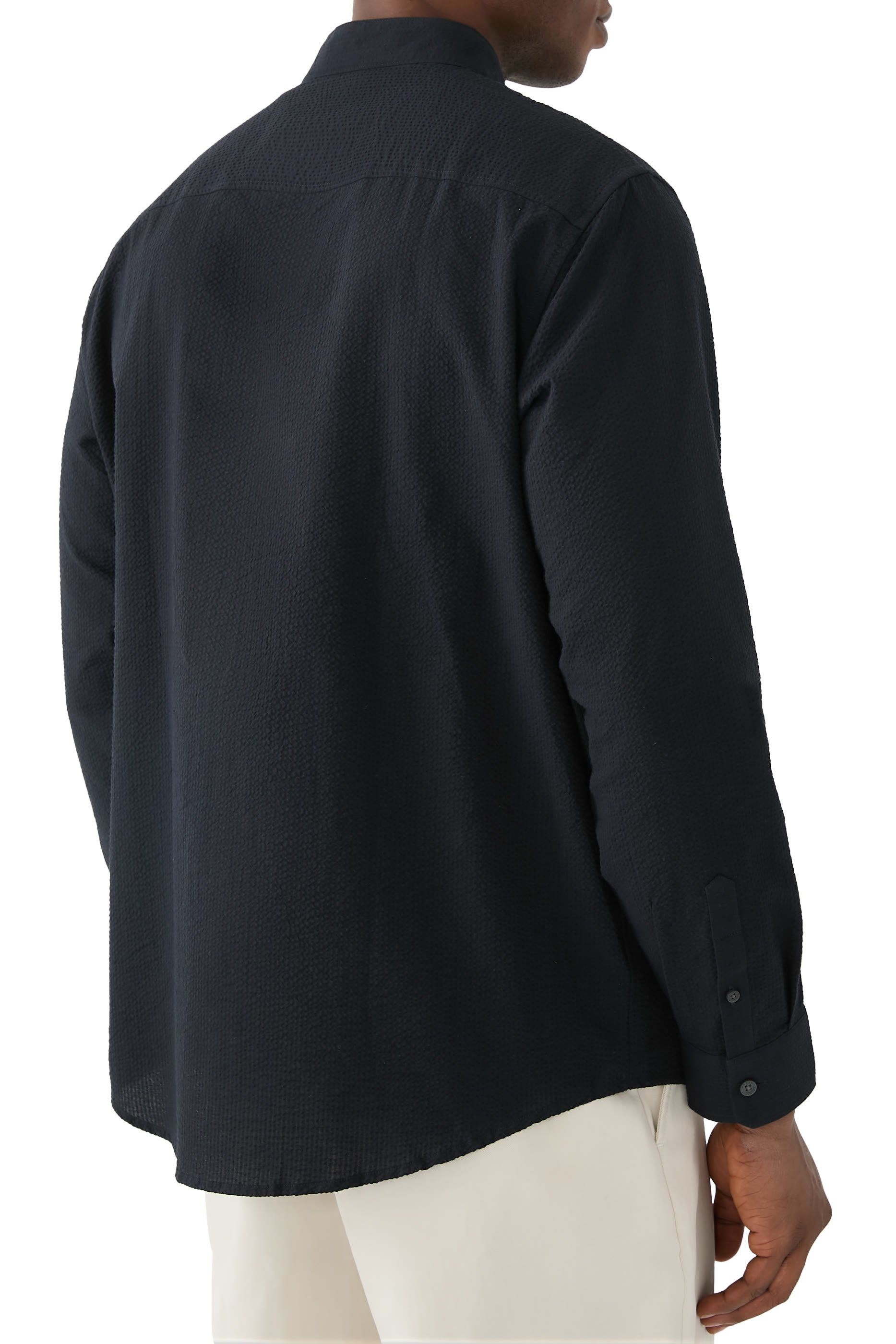 قميص بأكمام طويلة