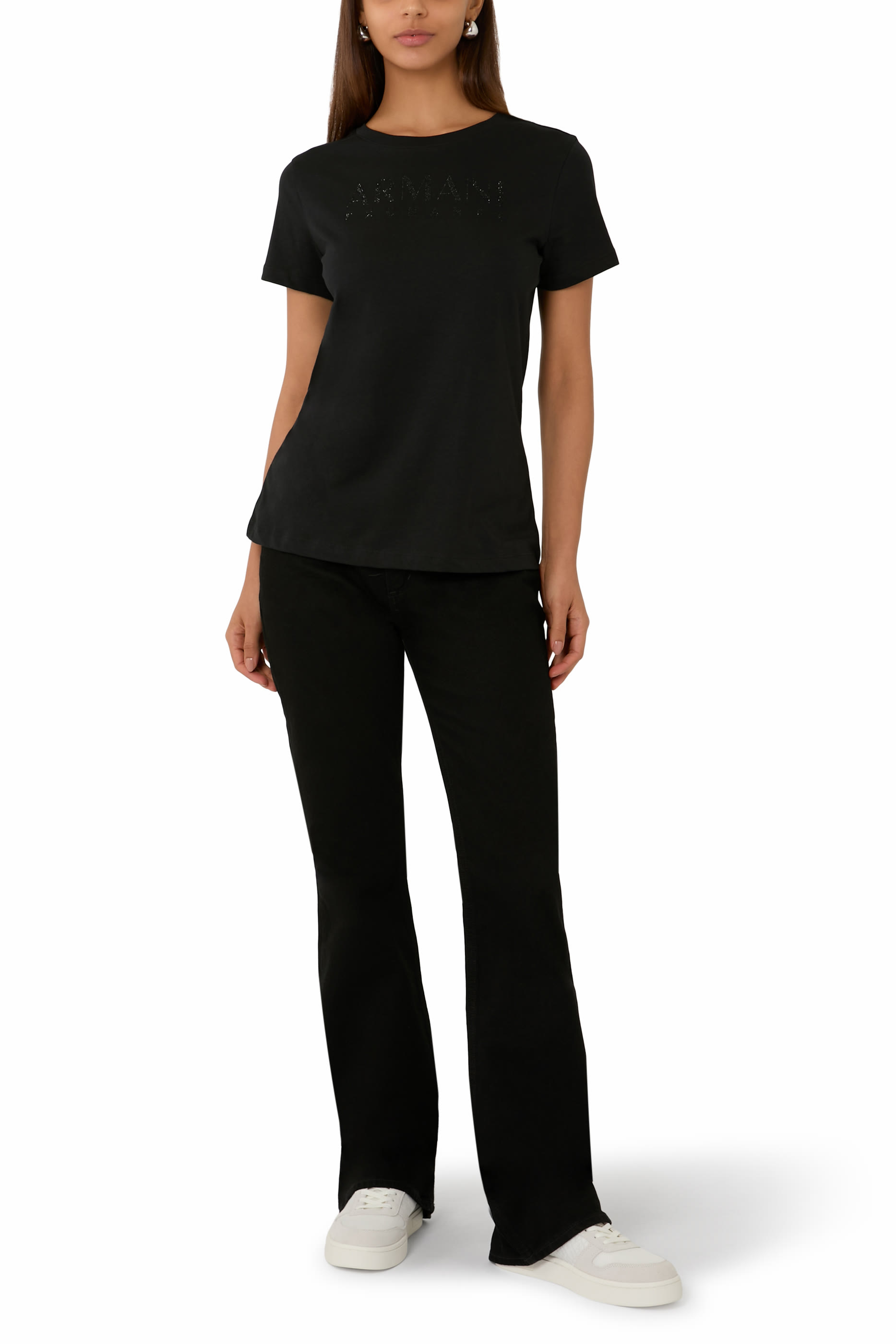 تيشيرت بقصة عادية وشعار الماركة