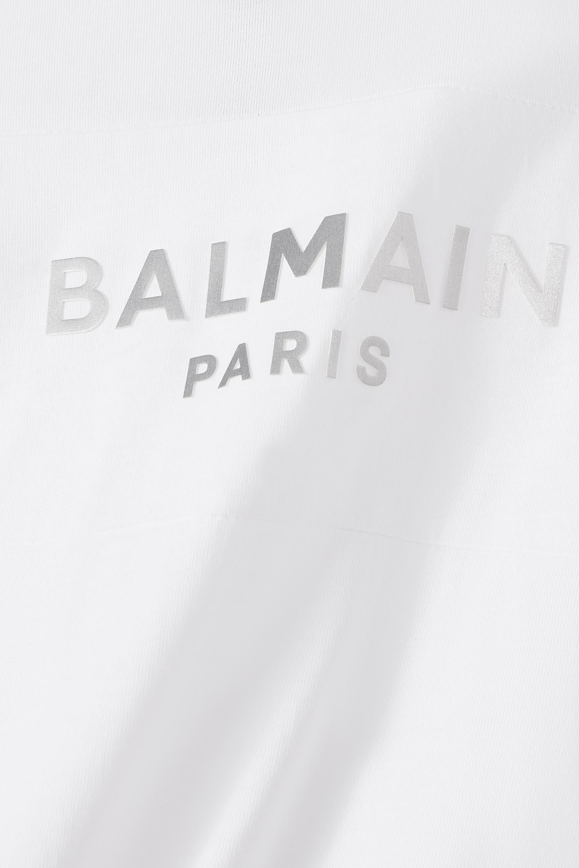 طقم بودي سوت وقبعة بشعار الماركة للأطفال