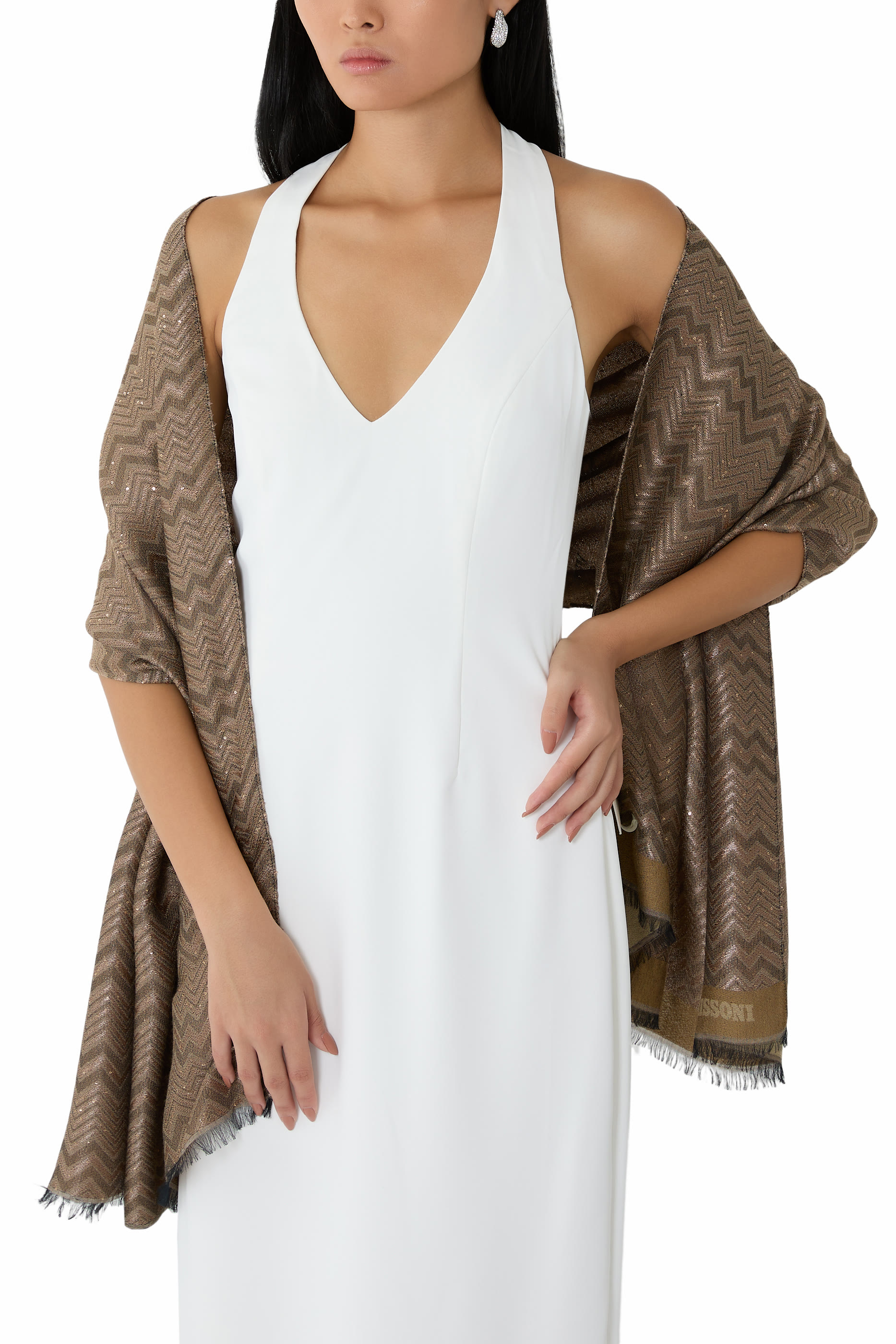 وشاح بترتر ونقشة خطوط متعرجة