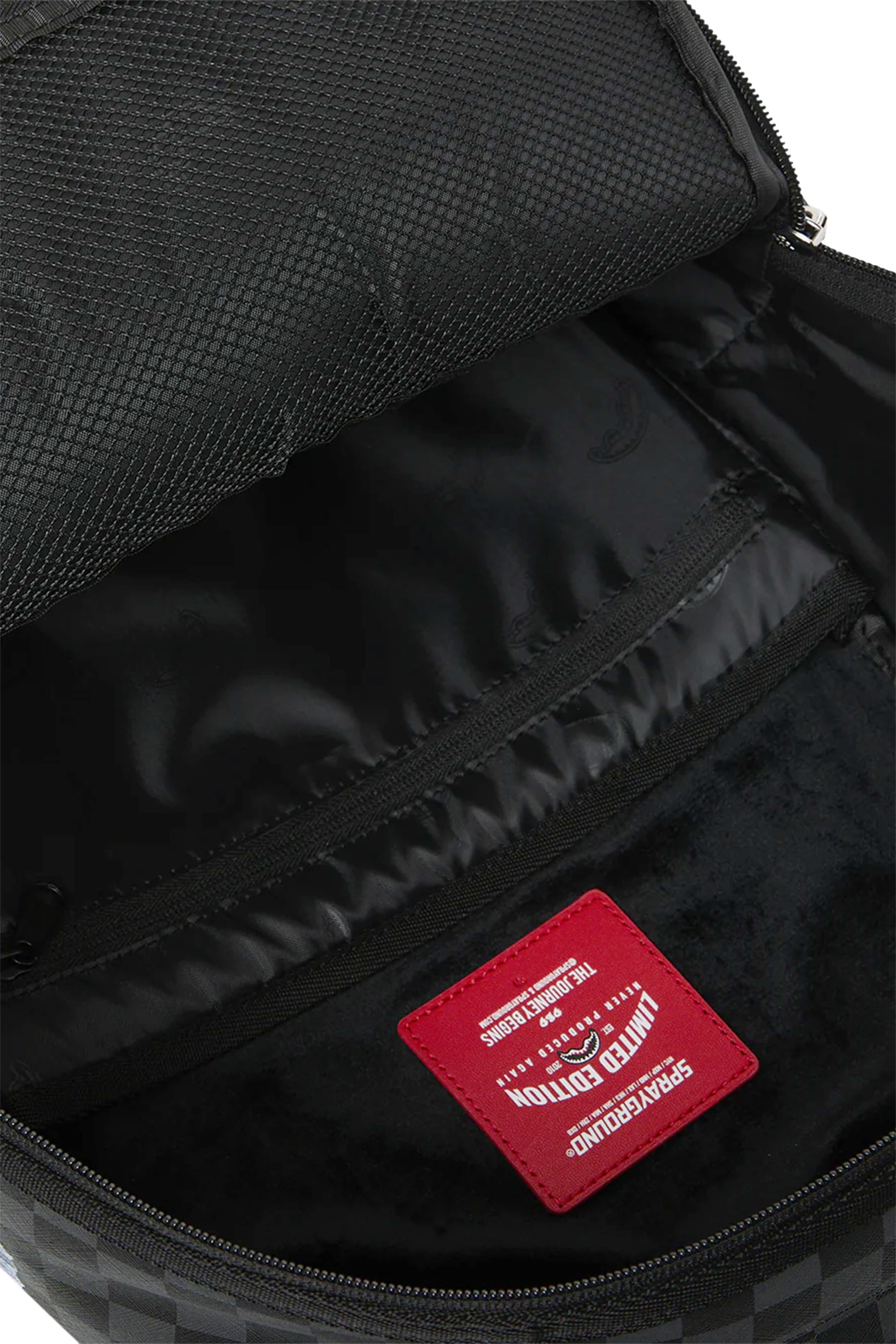 حقيبة ظهر بتصميم لعبة مونوبولي للأطفال