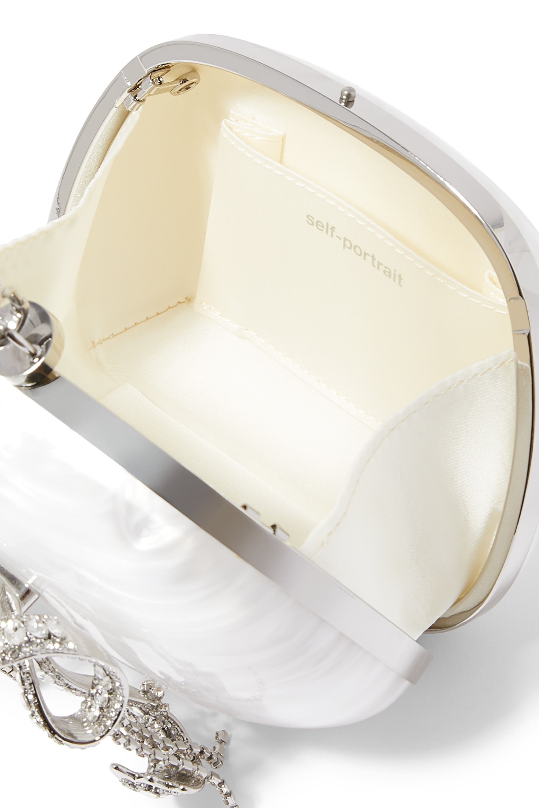 حقيبة كلاتش بيد علوية مرصعة بلؤلؤ