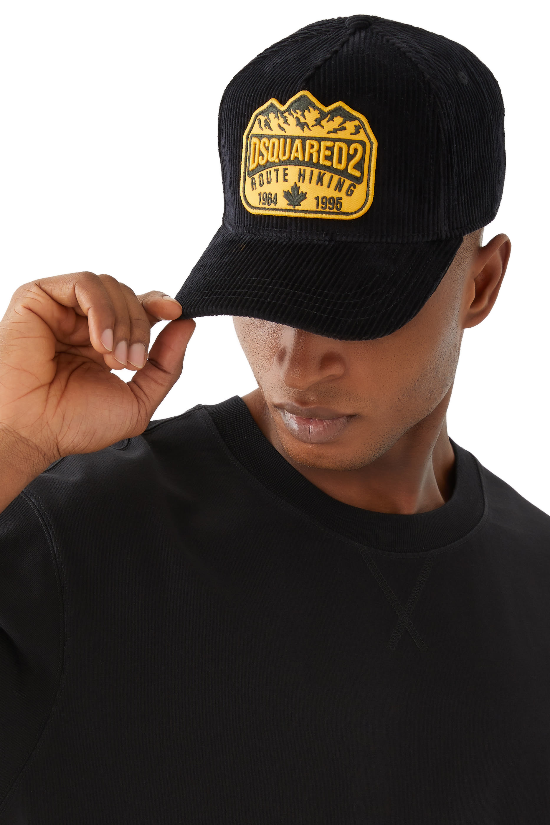 كاب بشعار الماركة