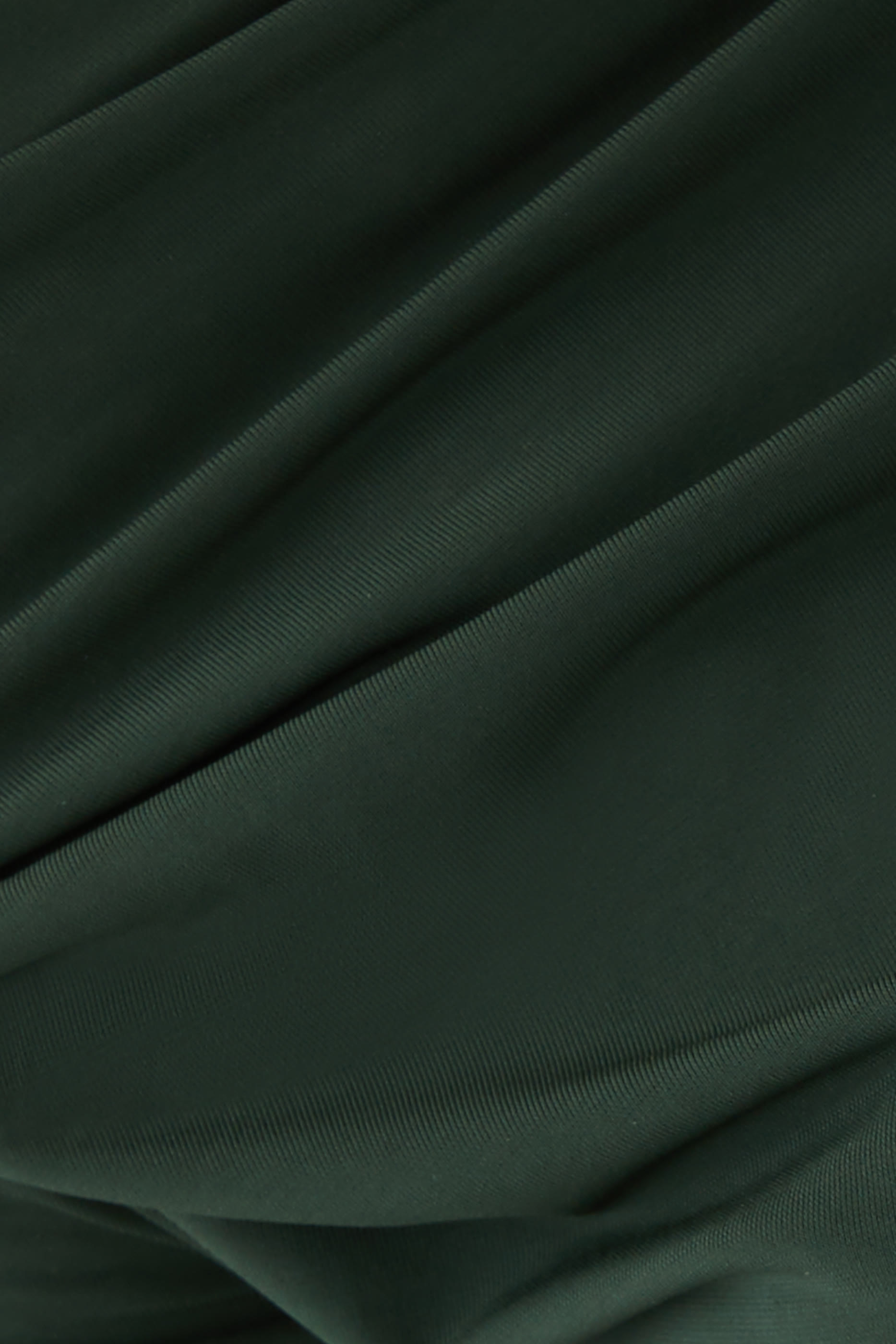 فستان قصير بكتف مكشوف