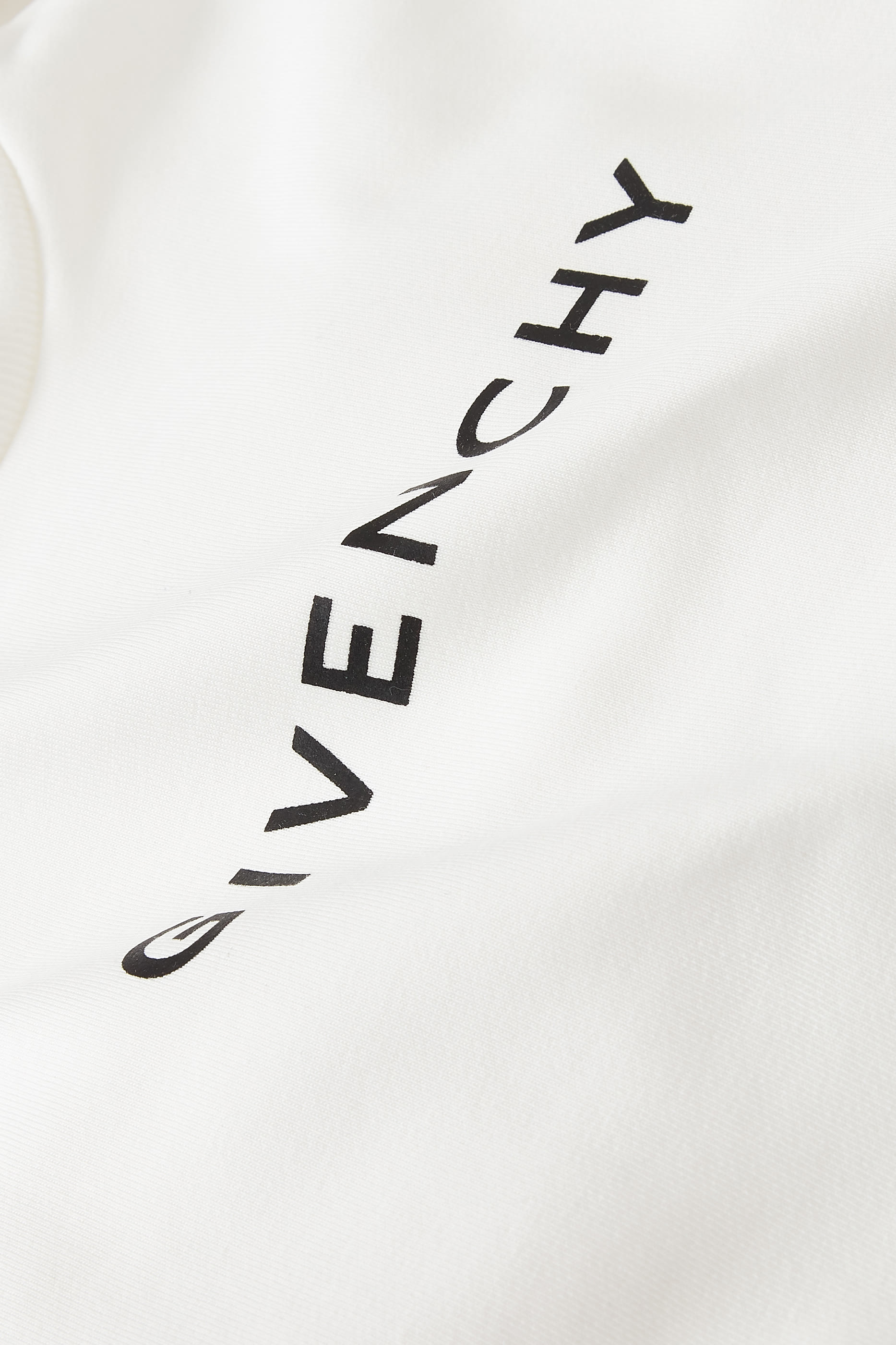 فستان بجيوب كنغر بشعار الماركة للأطفال