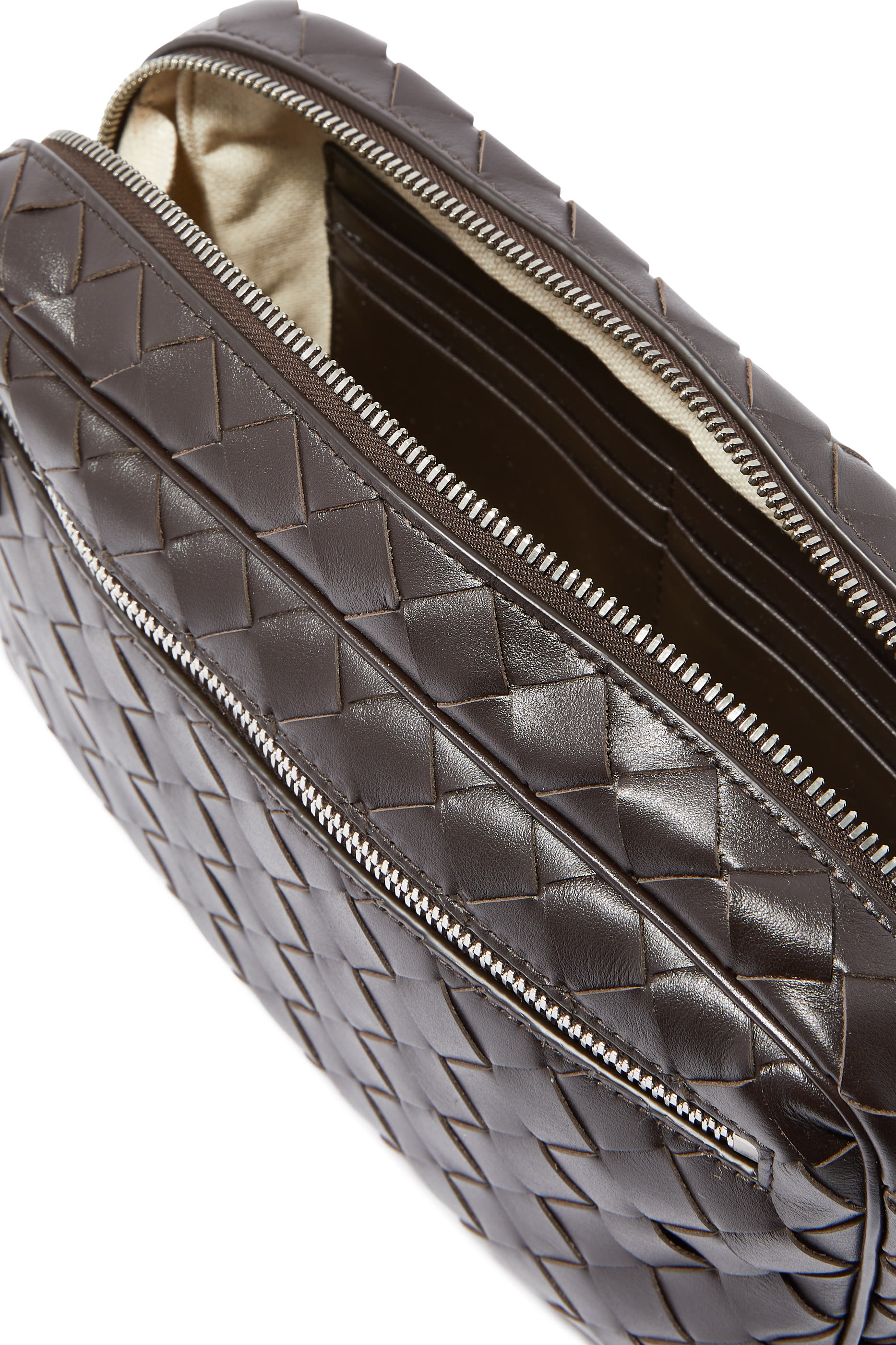 حقيبة صغيرة بتصميم مجدول بحمالة معصم