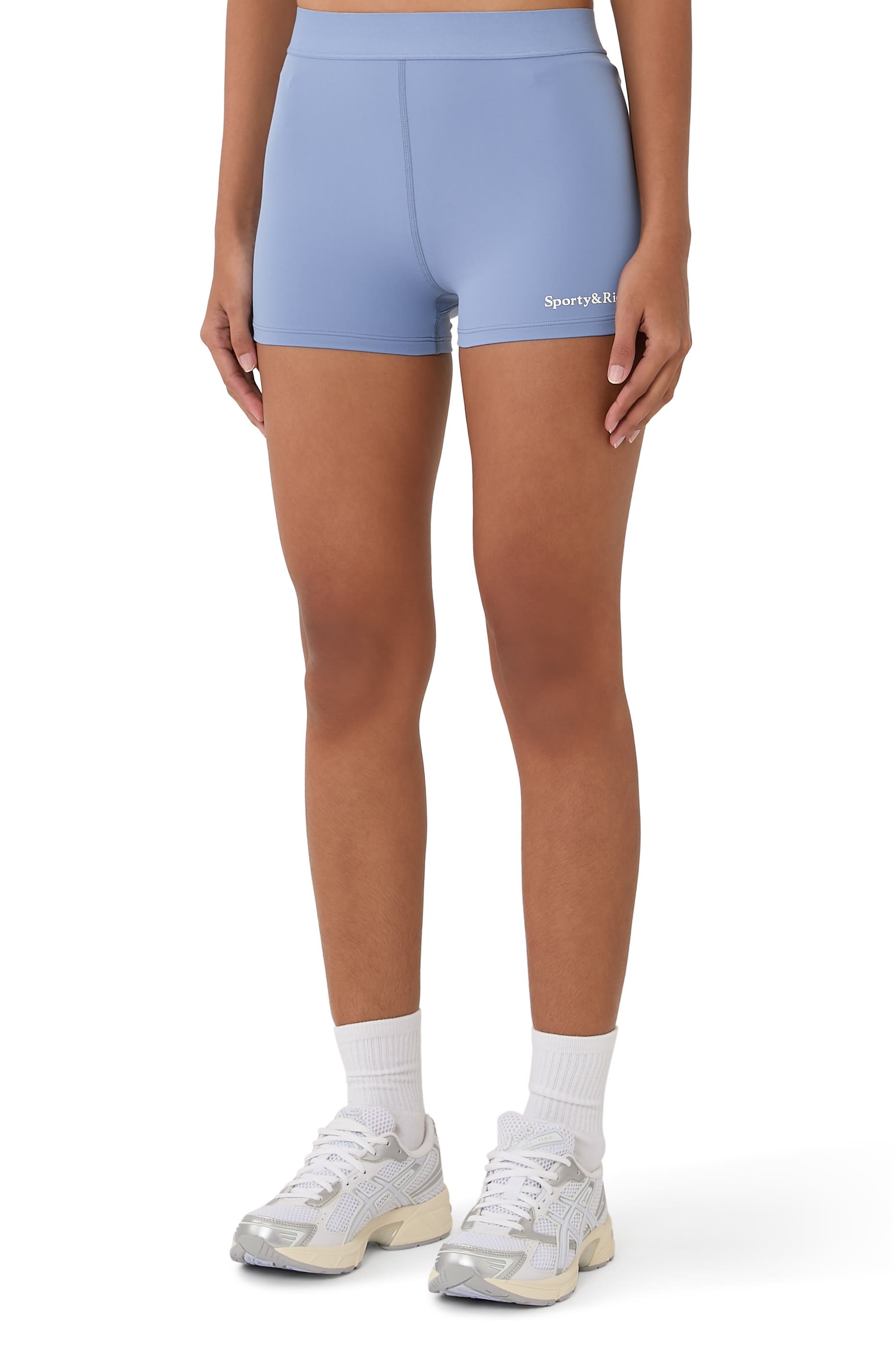 شورت رياضي بشعار الماركة بخط سيريف