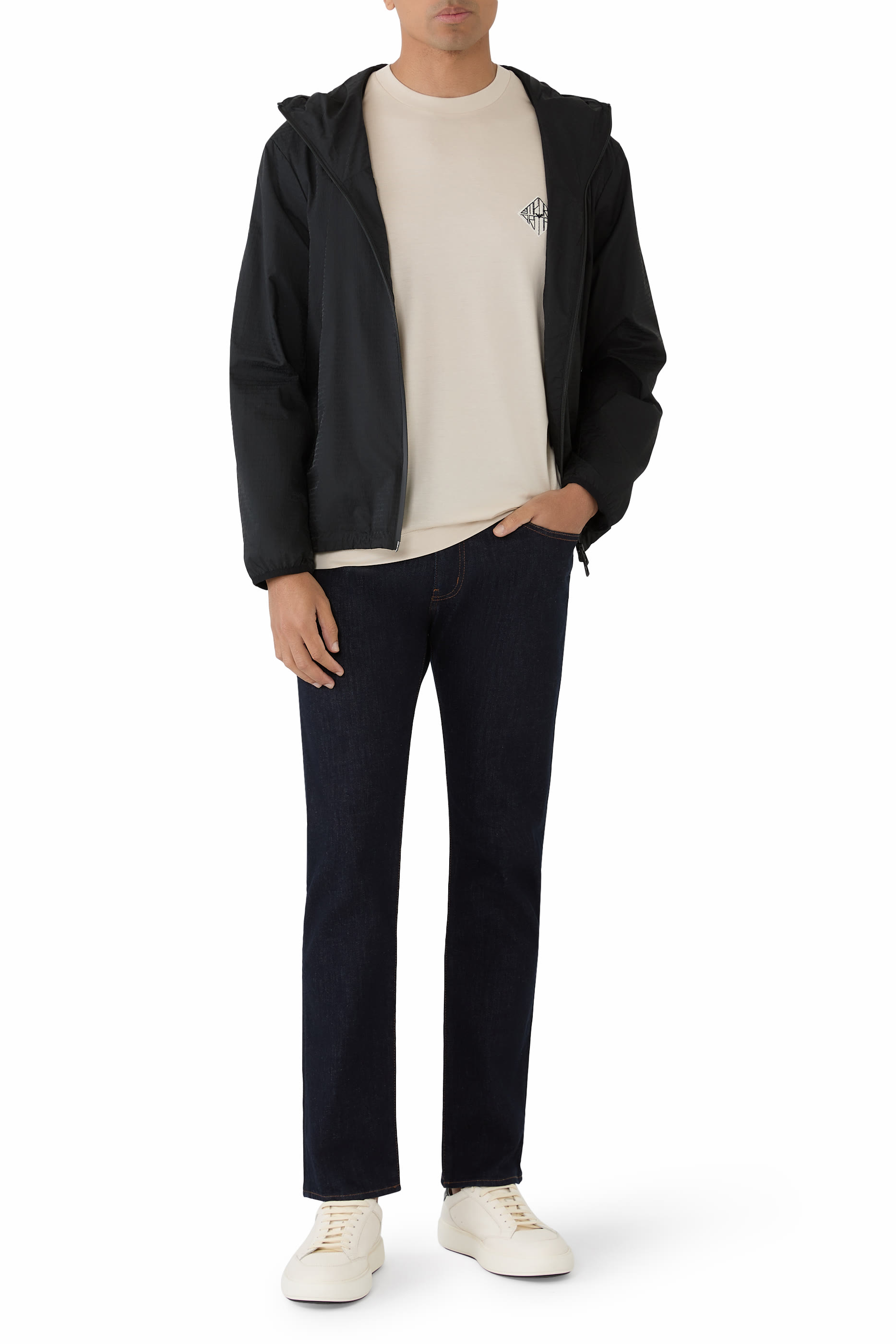 تيشيرت بشعار الماركة صغير