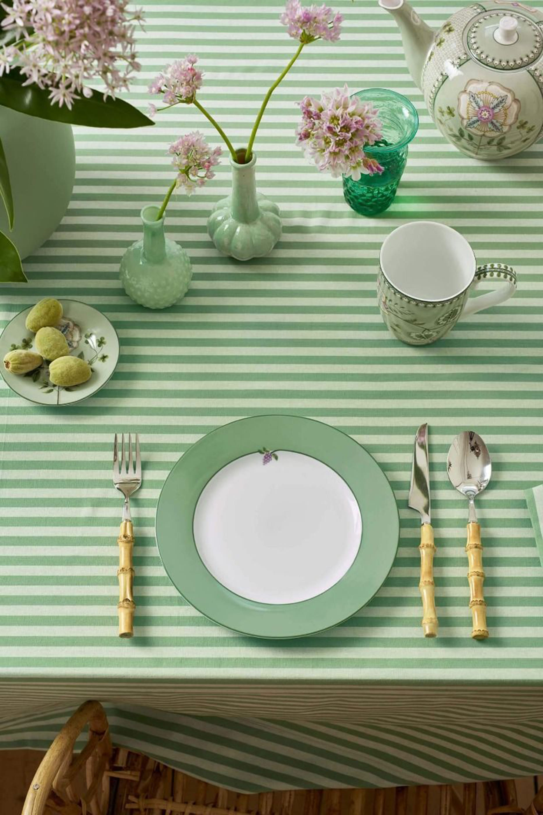 طبق إفطار يوني بنقشة ليلي اند لوتس