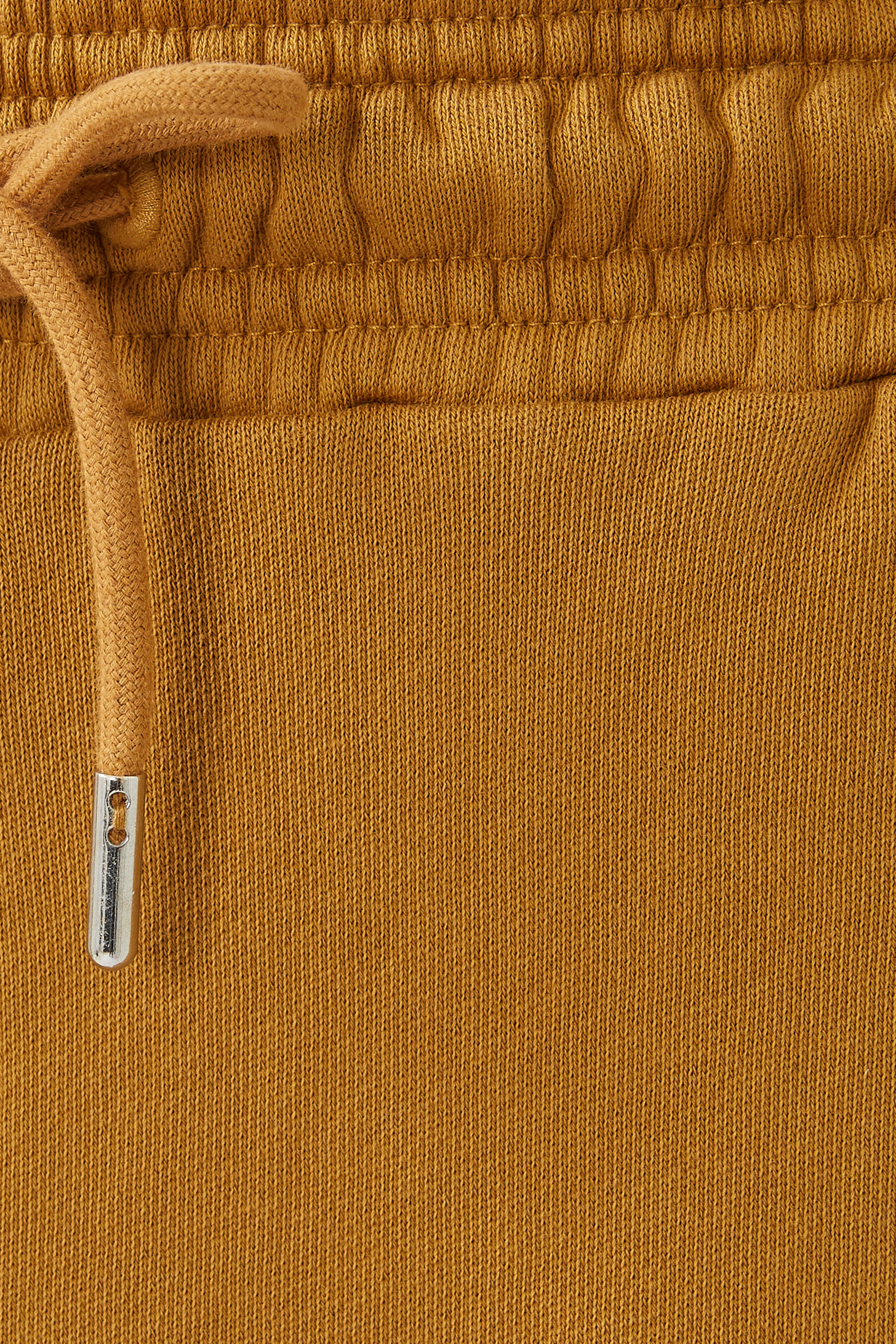 شورت رياضي نسيج بارز الملمس