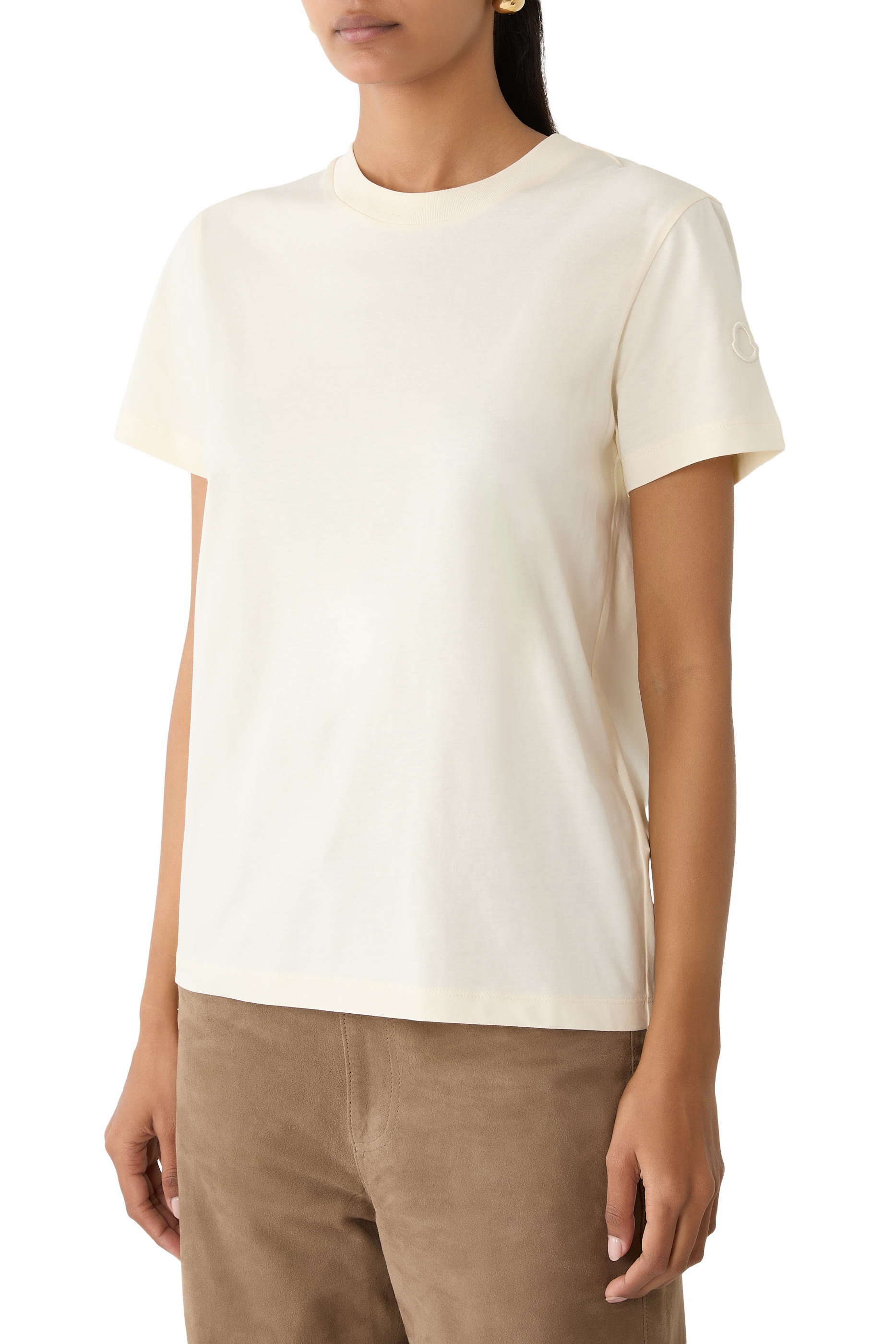 تيشيرت بأكمام قصيرة