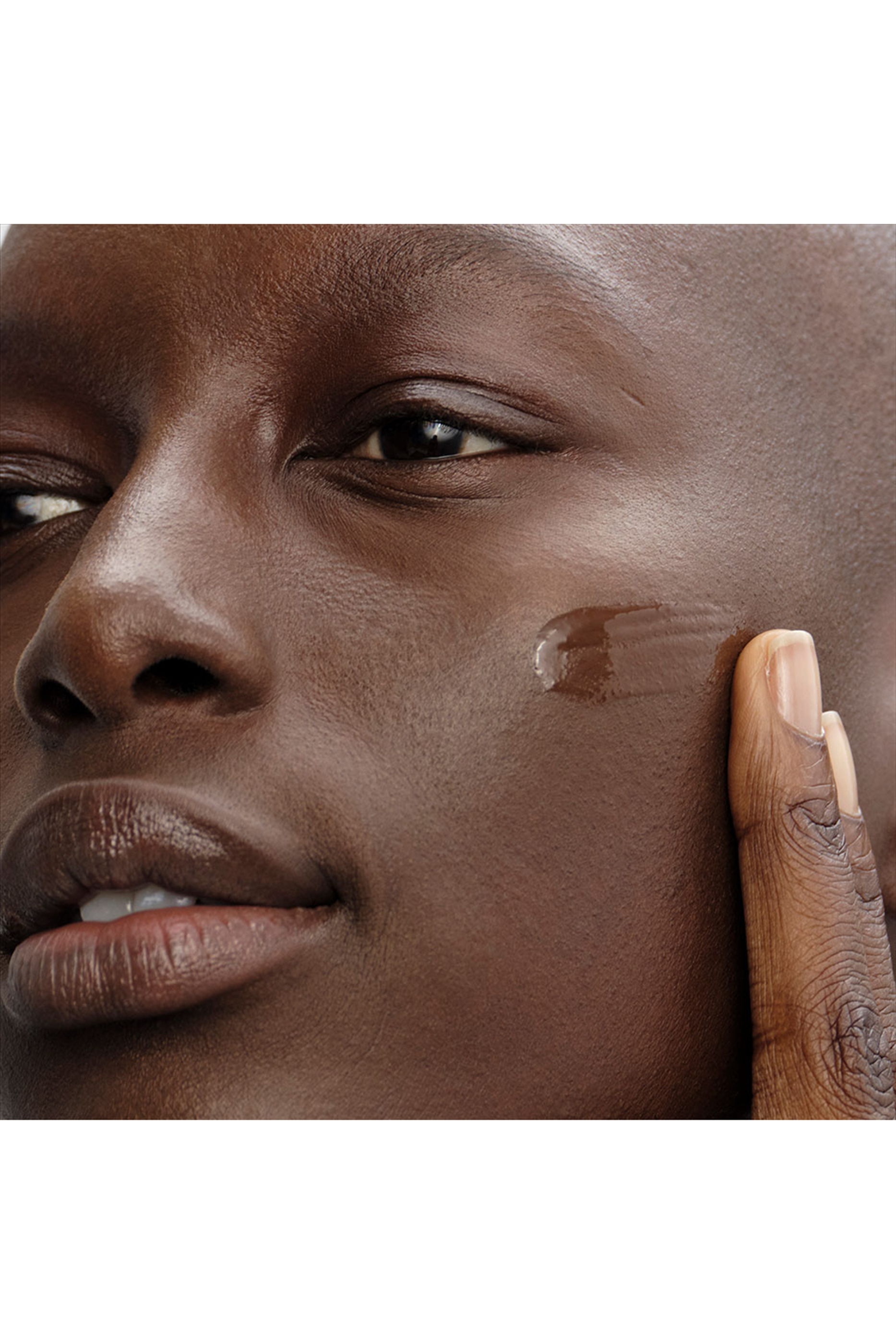 كريم أساس ريفيل سكين لتحسين البشرة