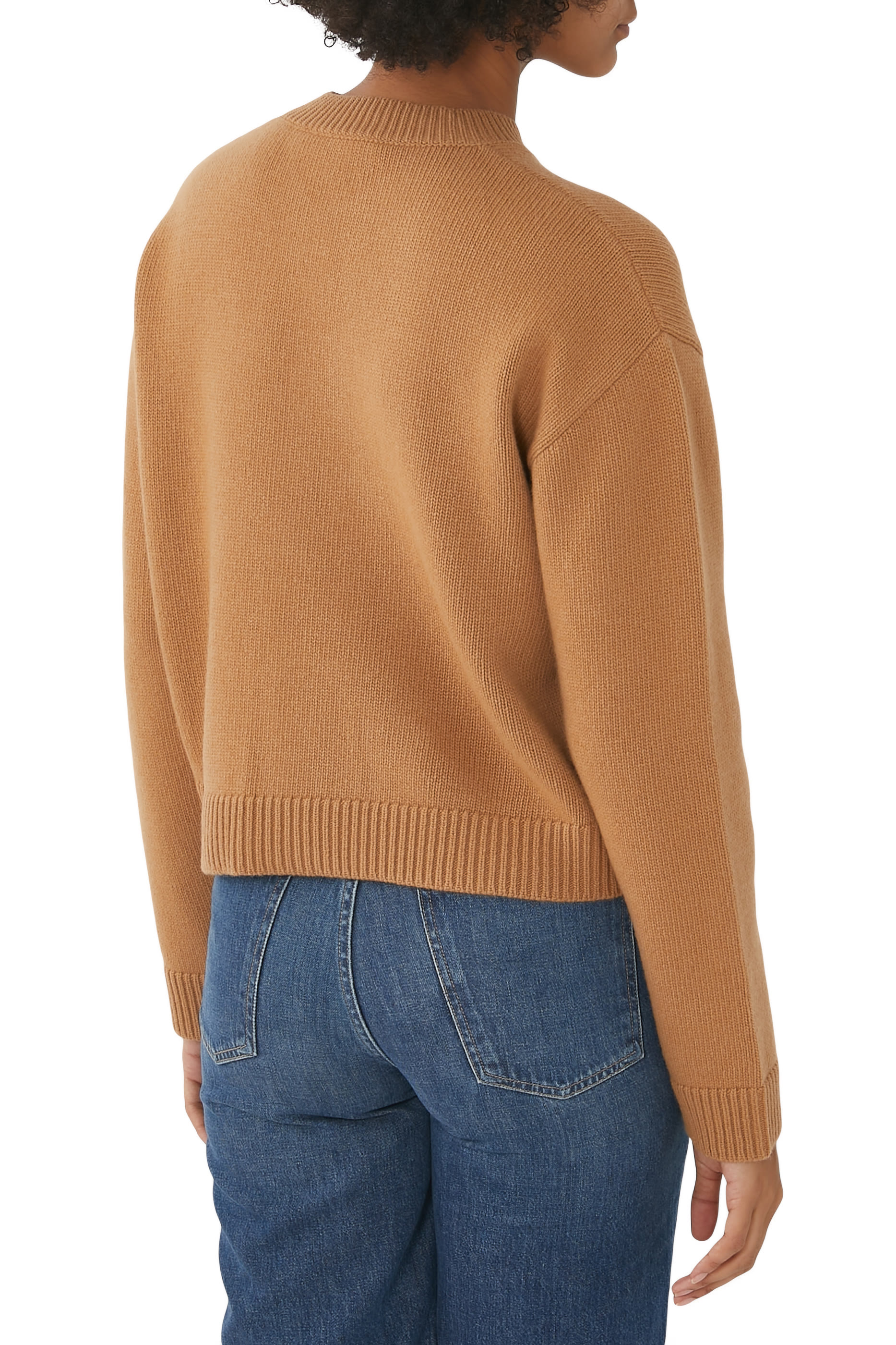 بلوزة صوف بشعار الماركة بتصميم إنتارسيا