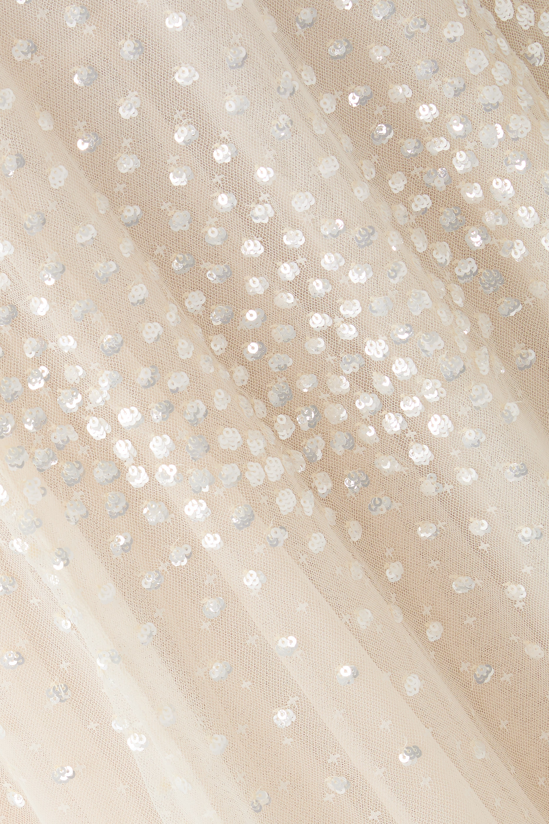 فستان سهرة بطول الكاحل وكاب بتفاصيل صدفية مزين بترتر 