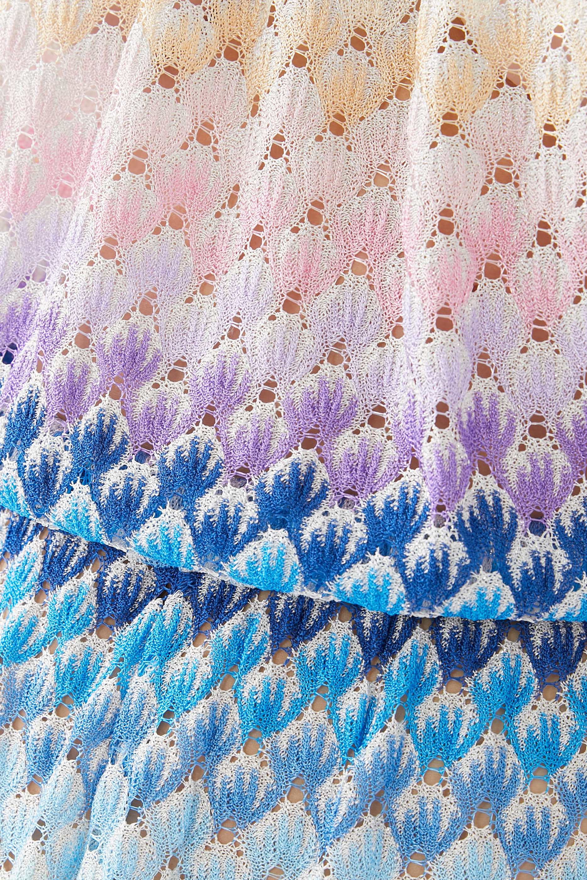 أفرول منسوج برباط حول العنق