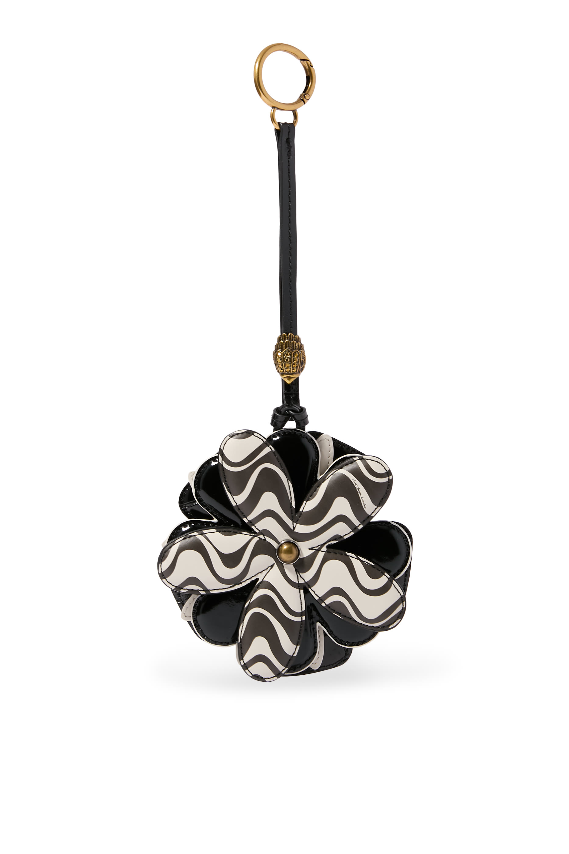 حلية بتصميم زهرة