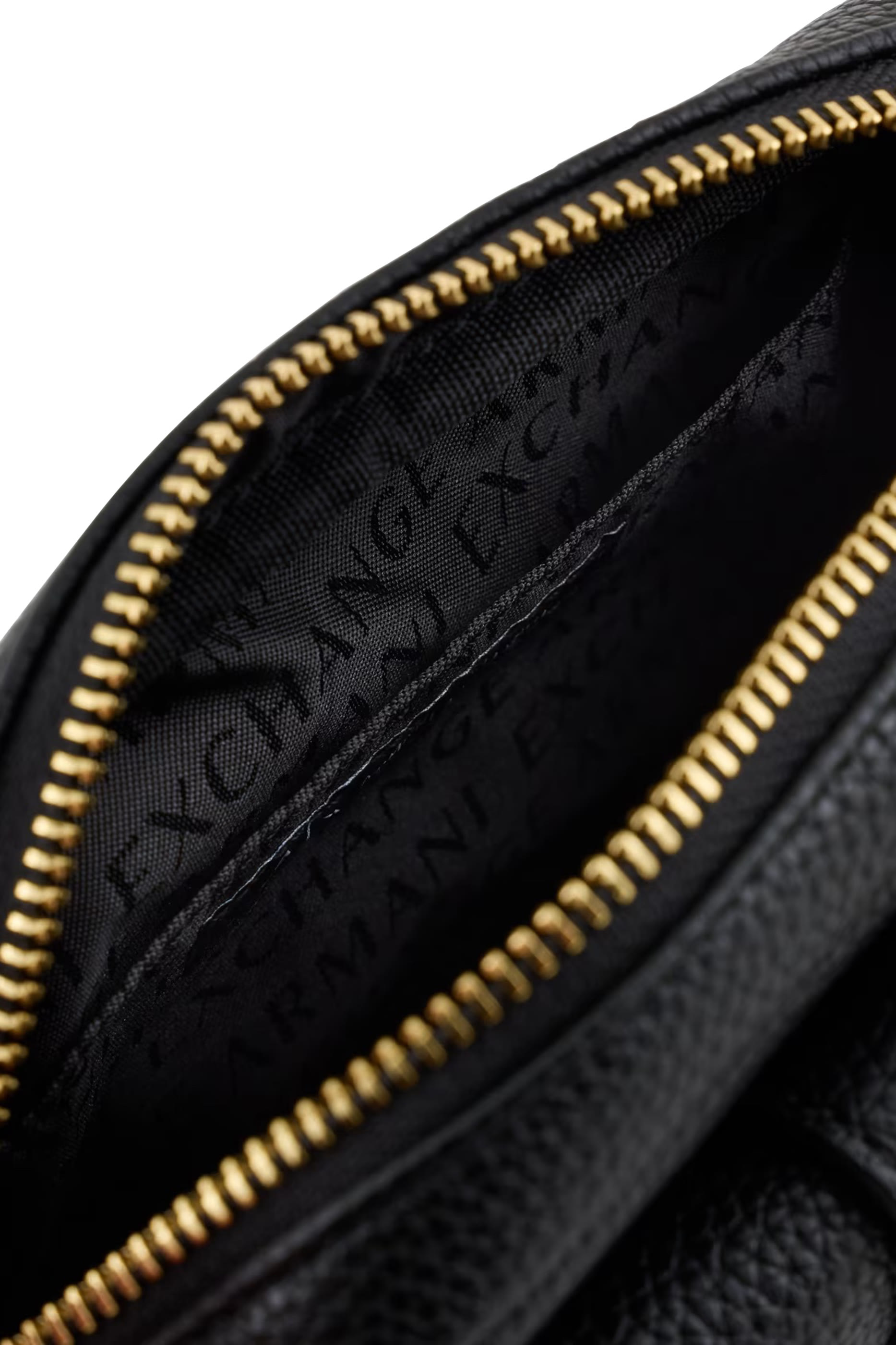 حقيبة بحمالة كتف سلسلة وحروف شعار الماركة