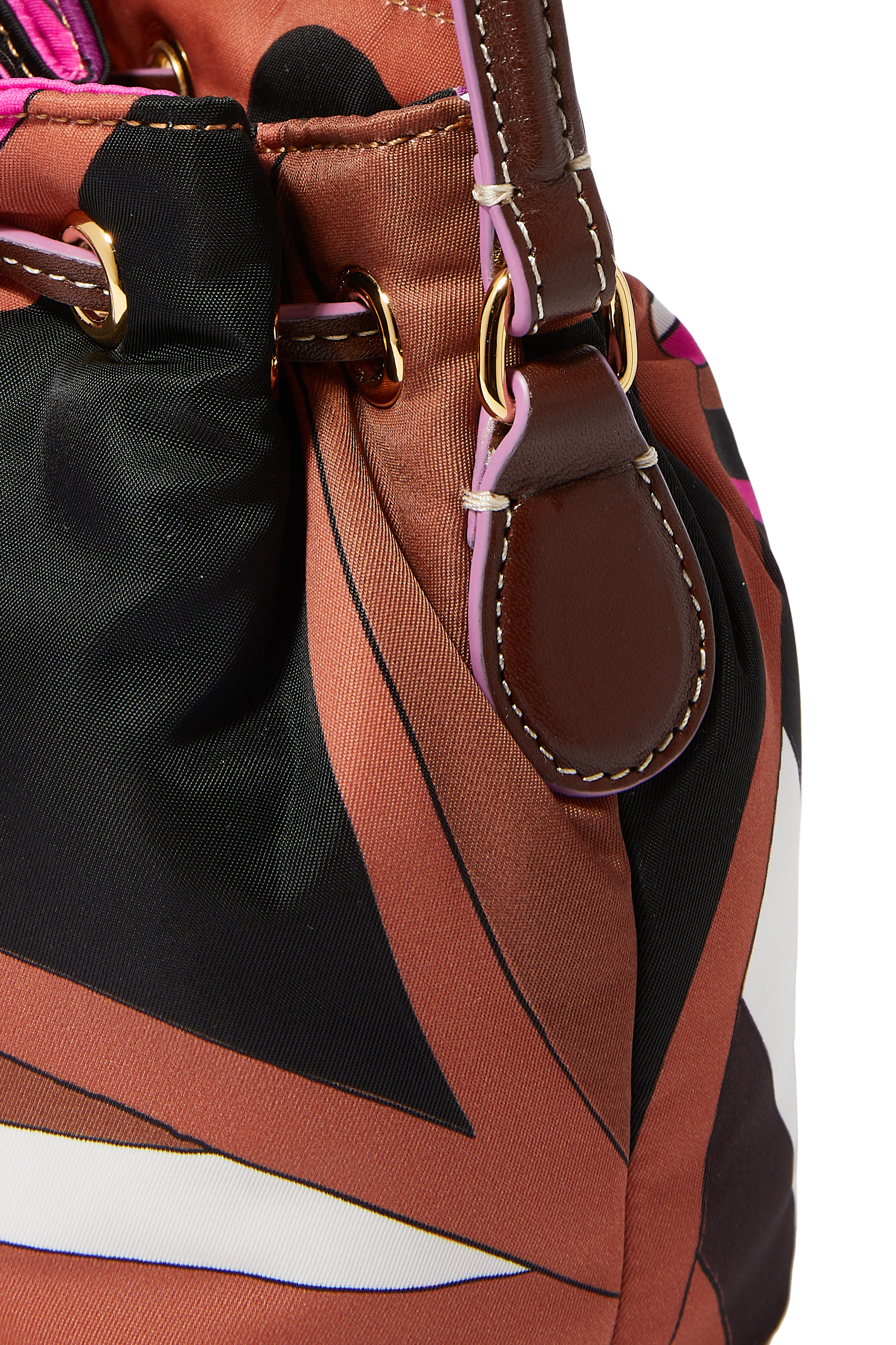 حقيبة باكيت يمي