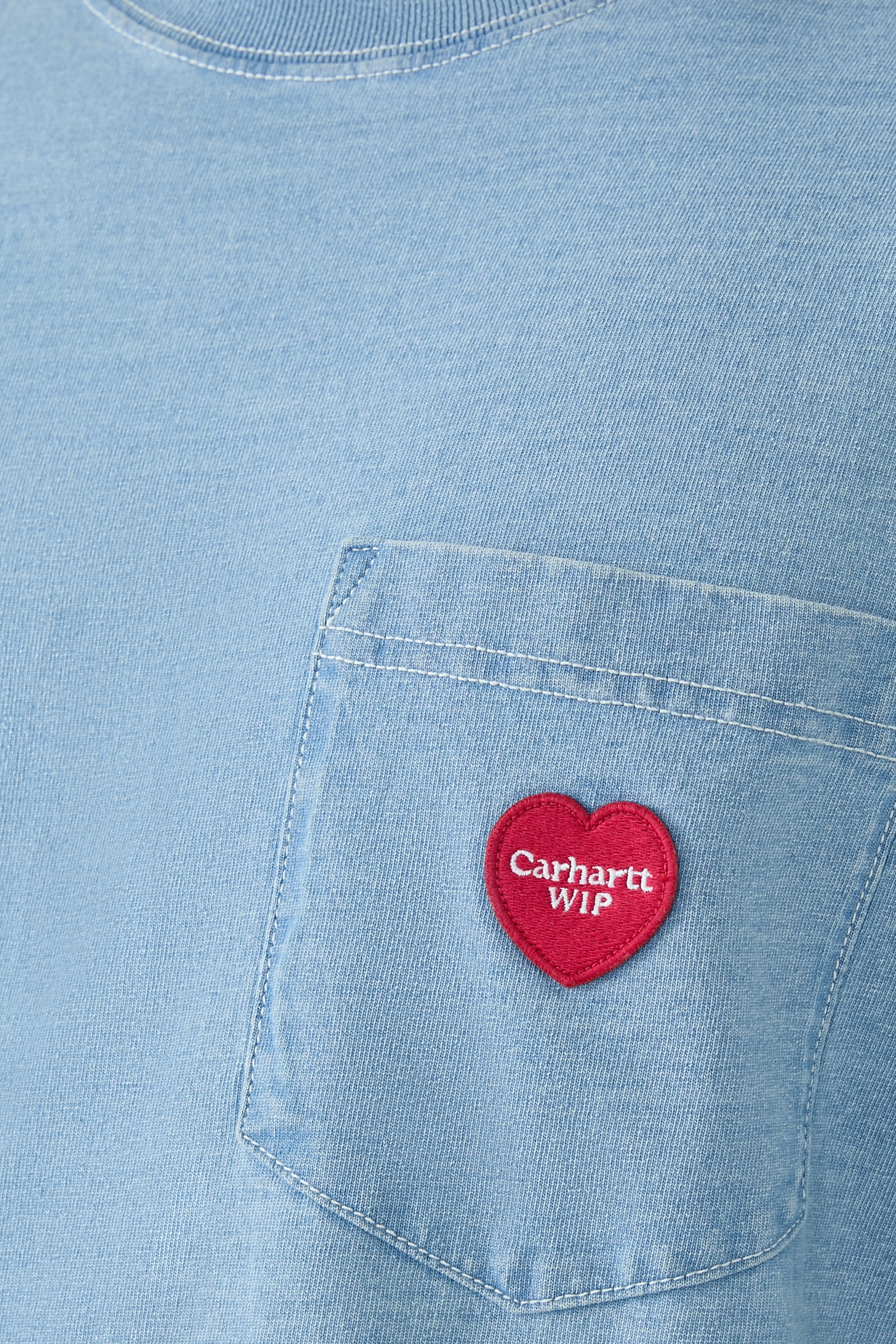 تيشيرت بجيب بشعار الماركة