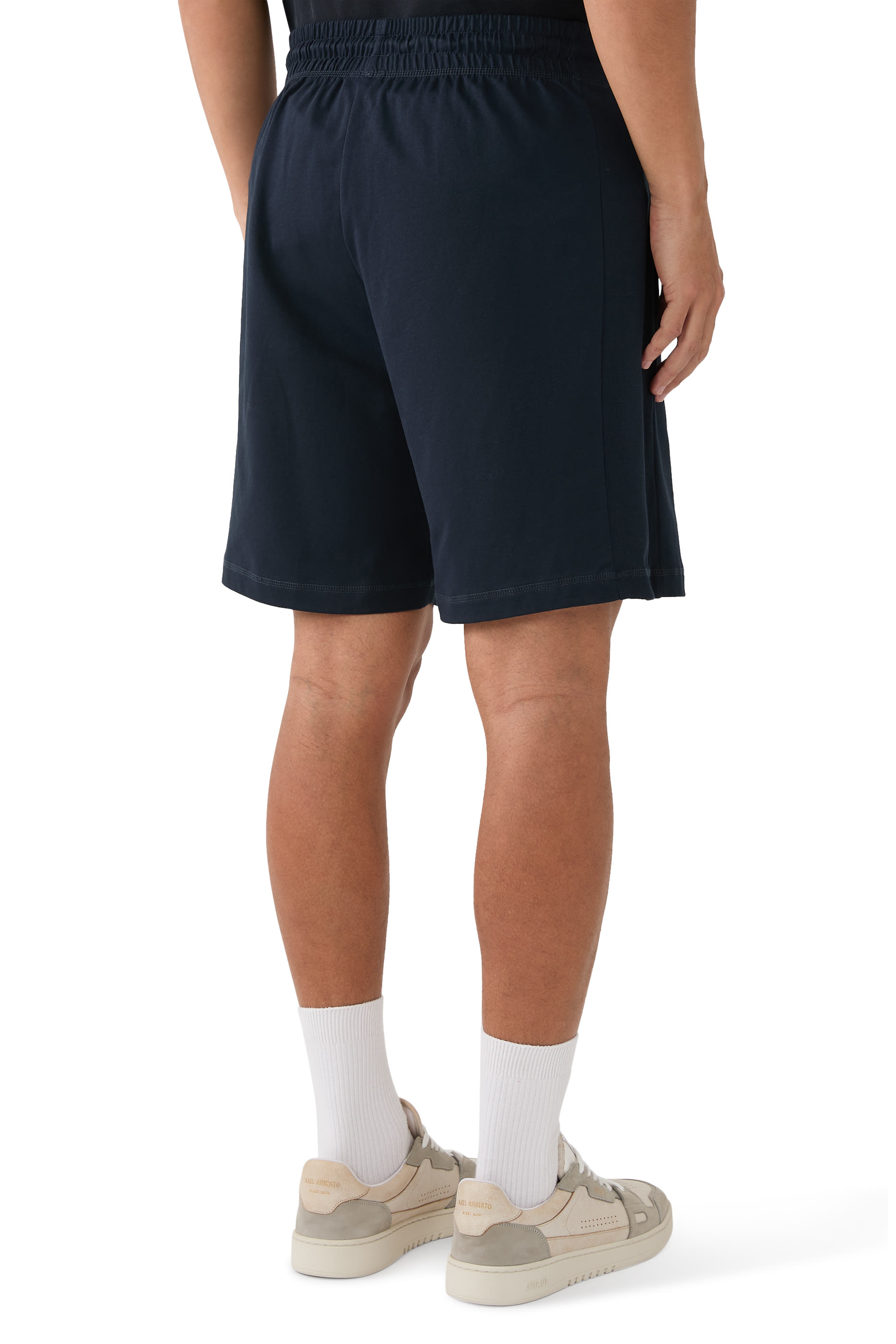 شورت بشعار الماركة