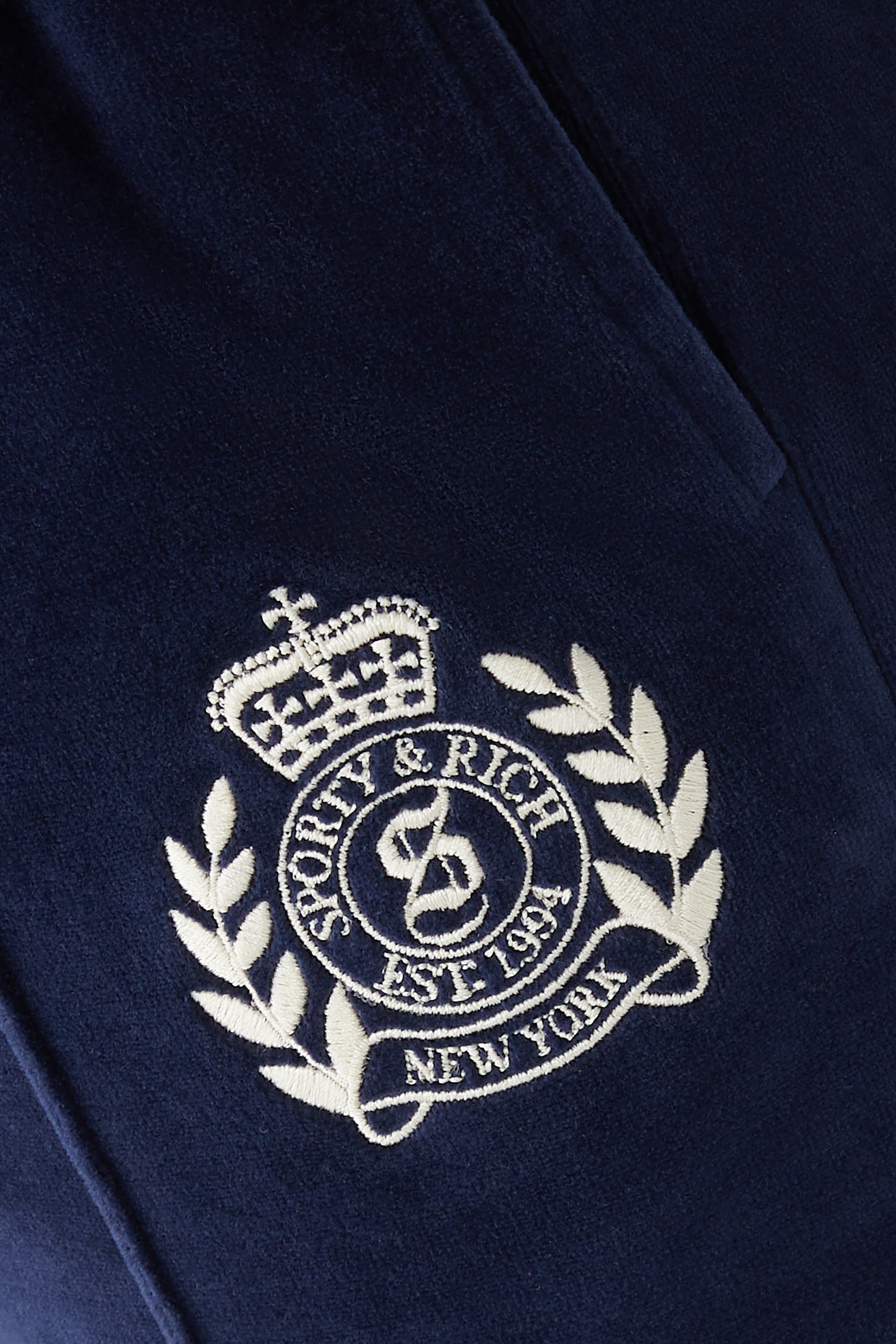 بنطال رياضي بشعار نيويورك مخمل