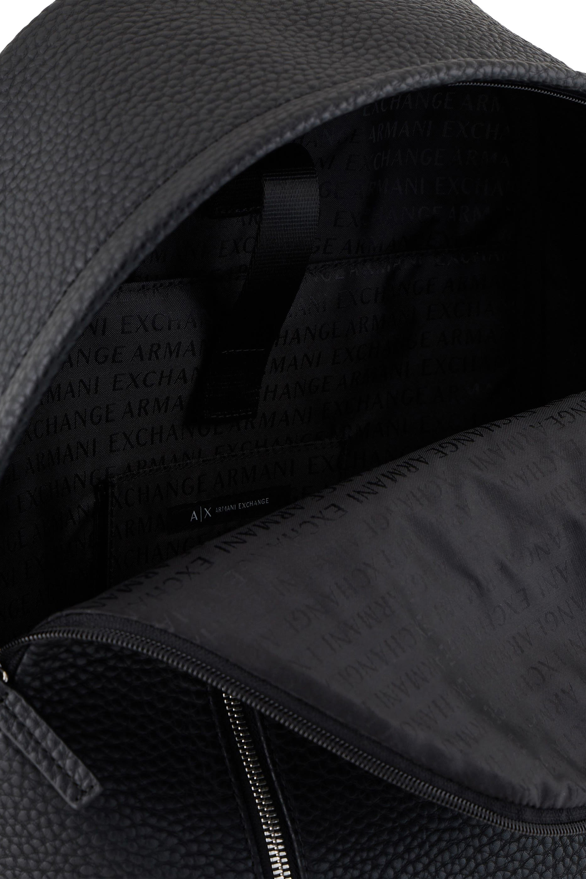 حقيبة ظهر كابري بشعار الماركة