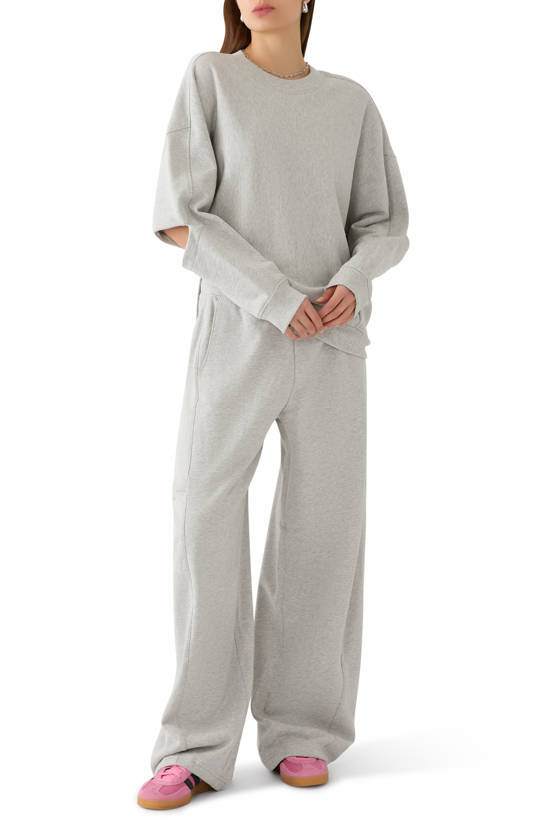 سويت شيرت بقصة واسعة وياقة ضيقة