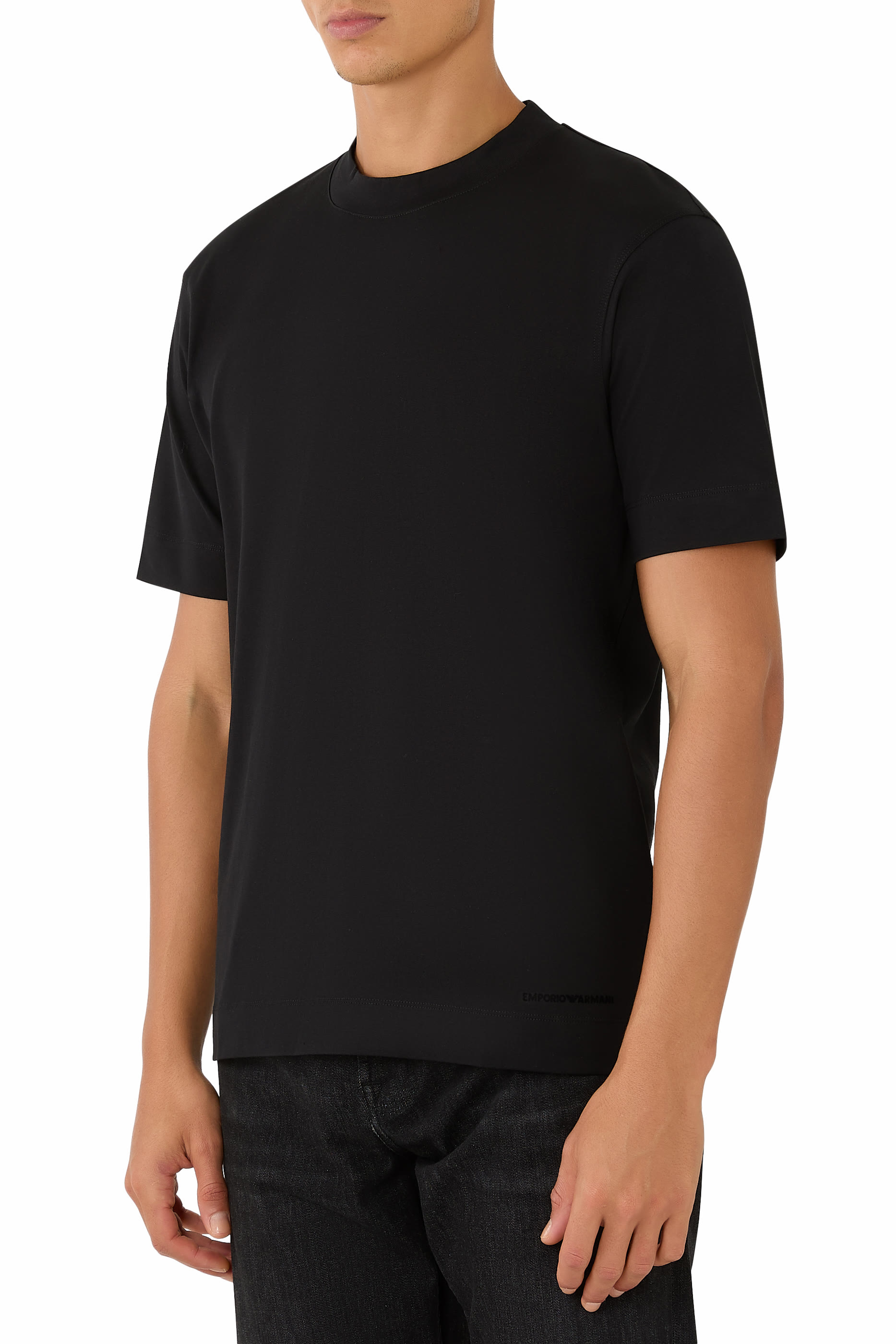 تيشيرت بحروف شعار الماركة مخمل