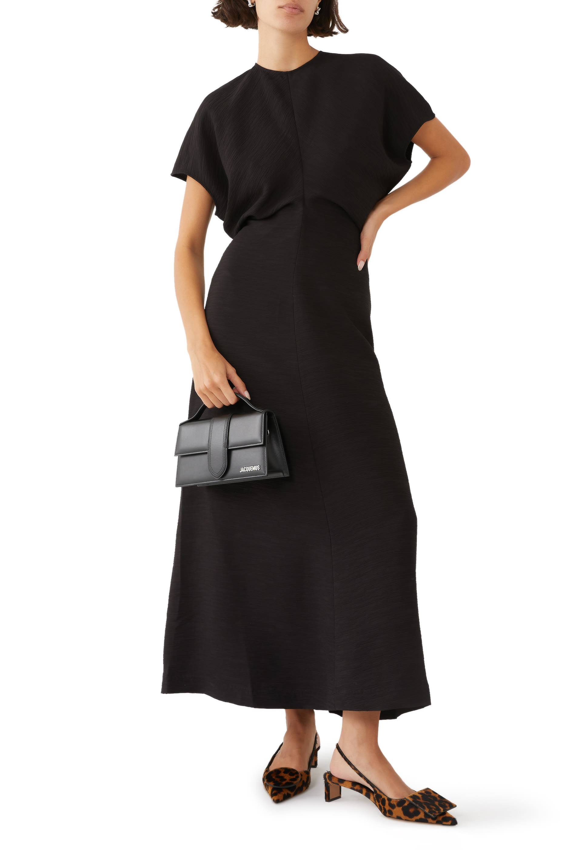 فستان بخصر مزموم قماش مجعد