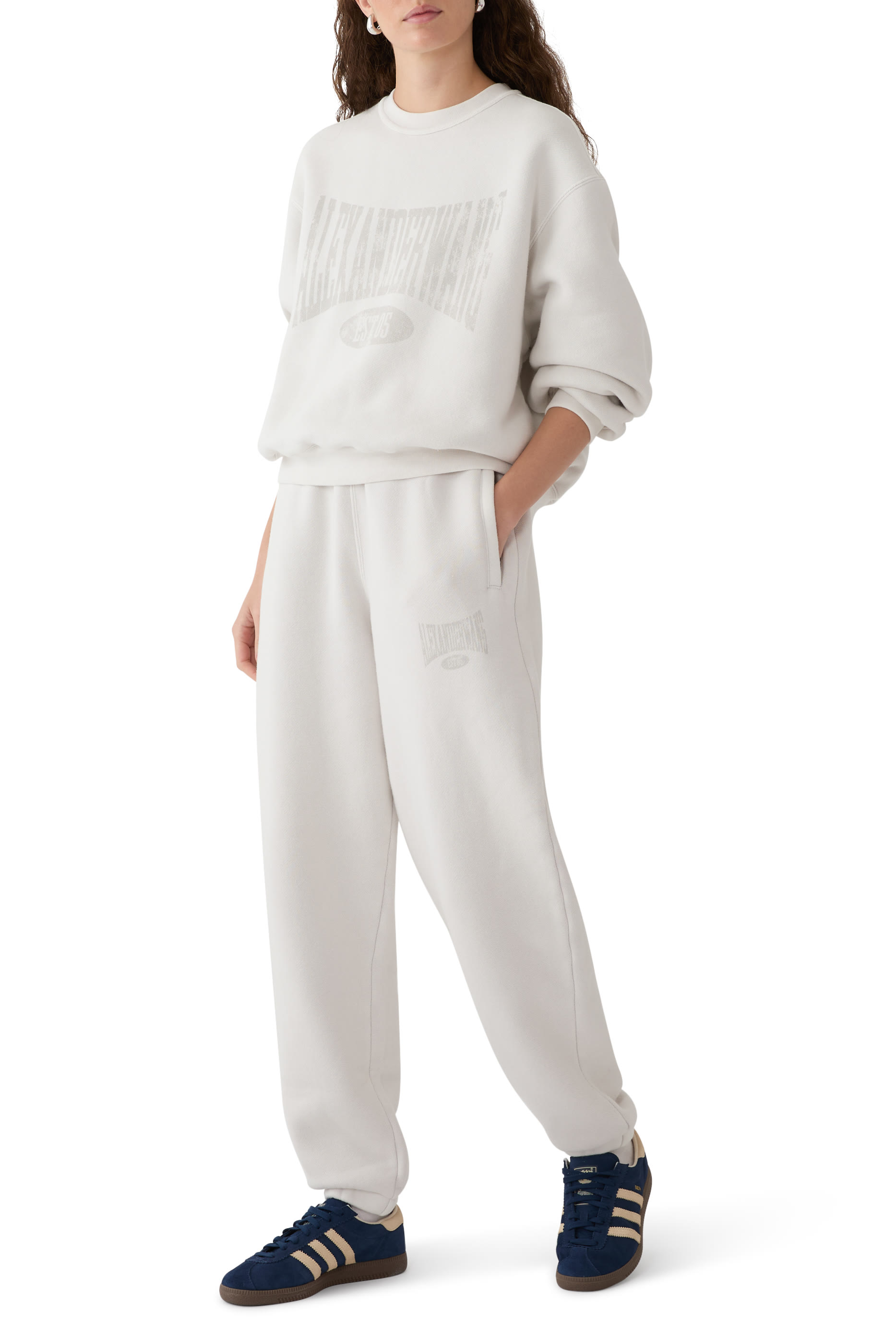 سويت شيرت بشعار الماركة بتصميم ممزق