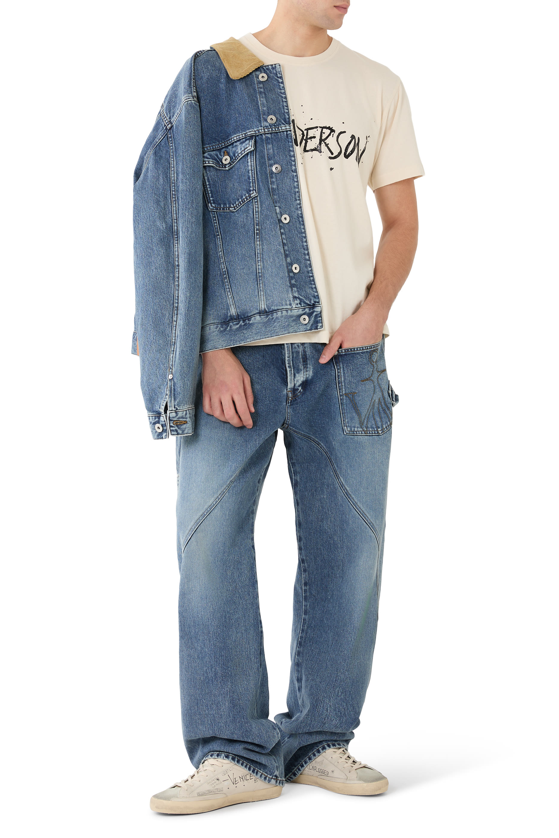 تيشيرت بياقة مستديرة